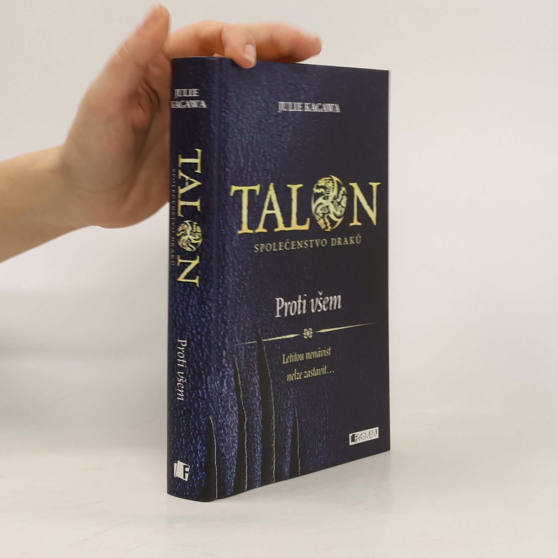 Julie Kagawa Proti všem