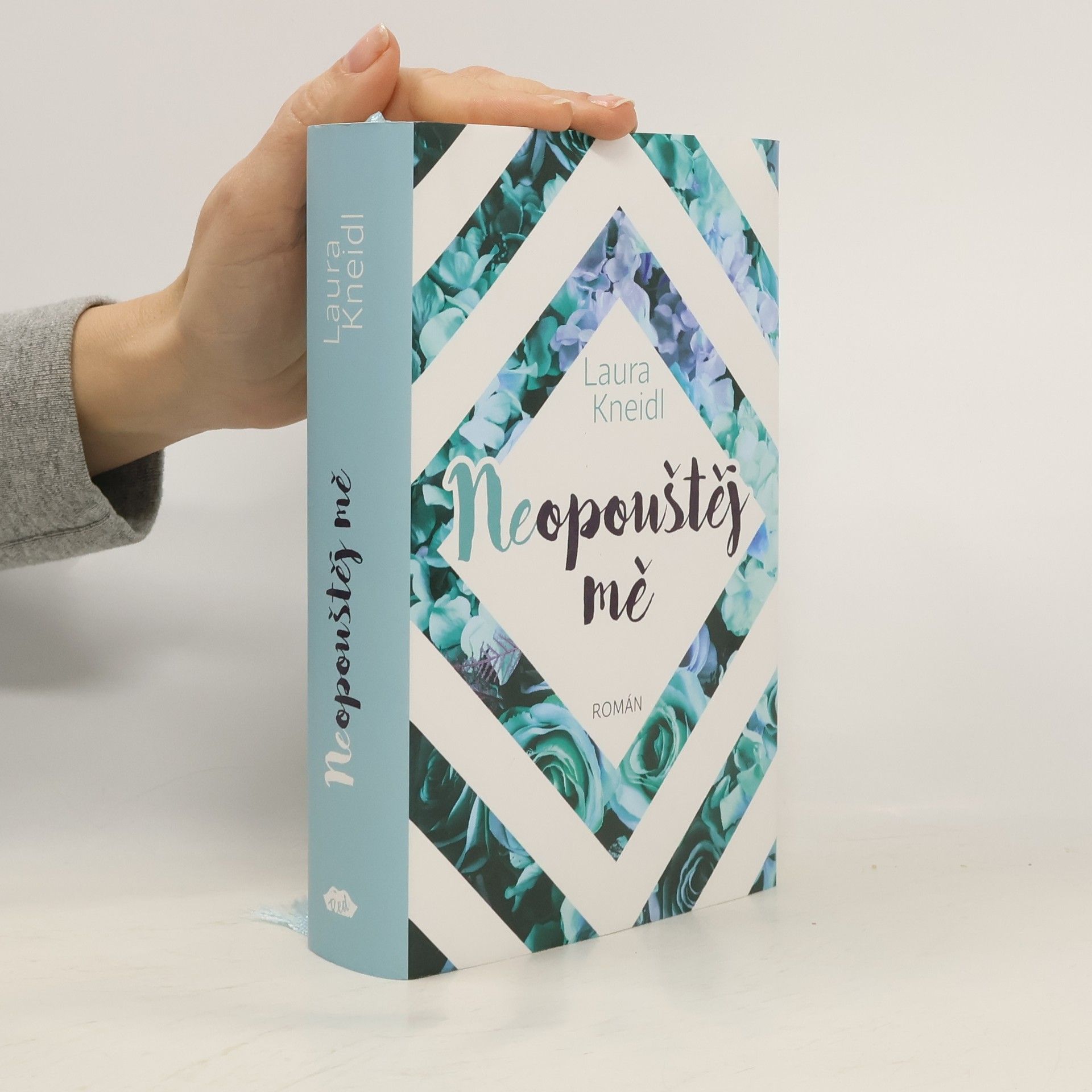 Laura Kneidl Neopouštěj mě