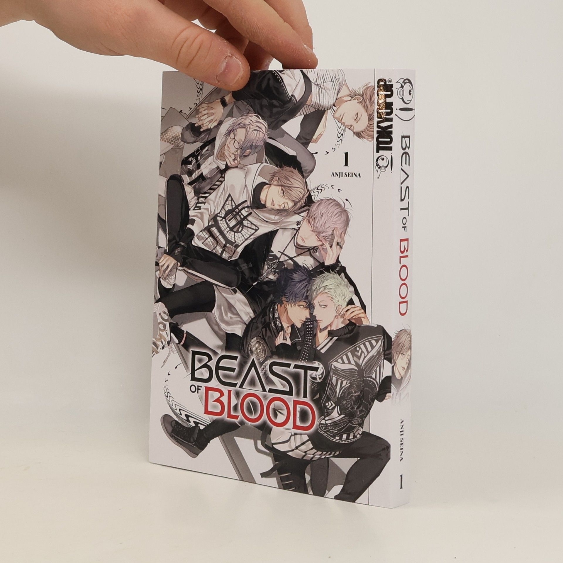 Anji Seina BEAST OF BLOOD 01