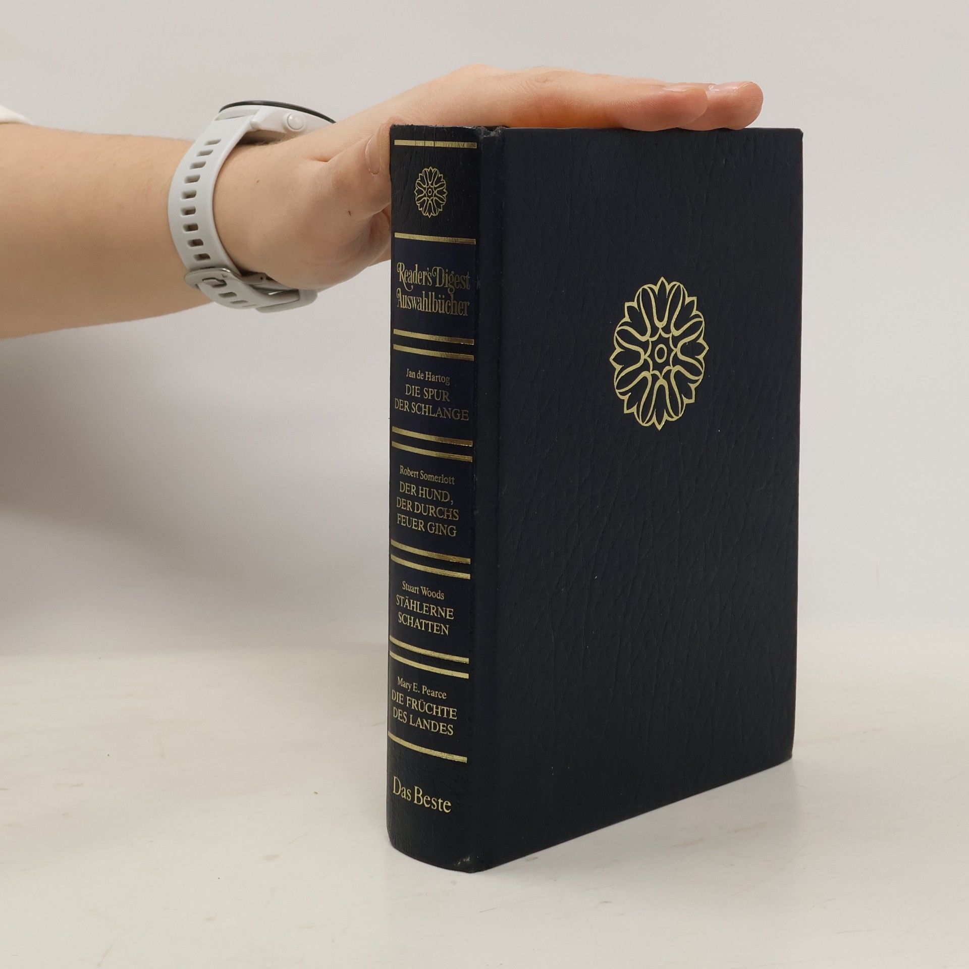 Reader's Digest Auswahlbücher. Die Spur der Schlange. Der Hund, der durchs Feuer ging. Stählerne Schatten. Die Früchte des Landes