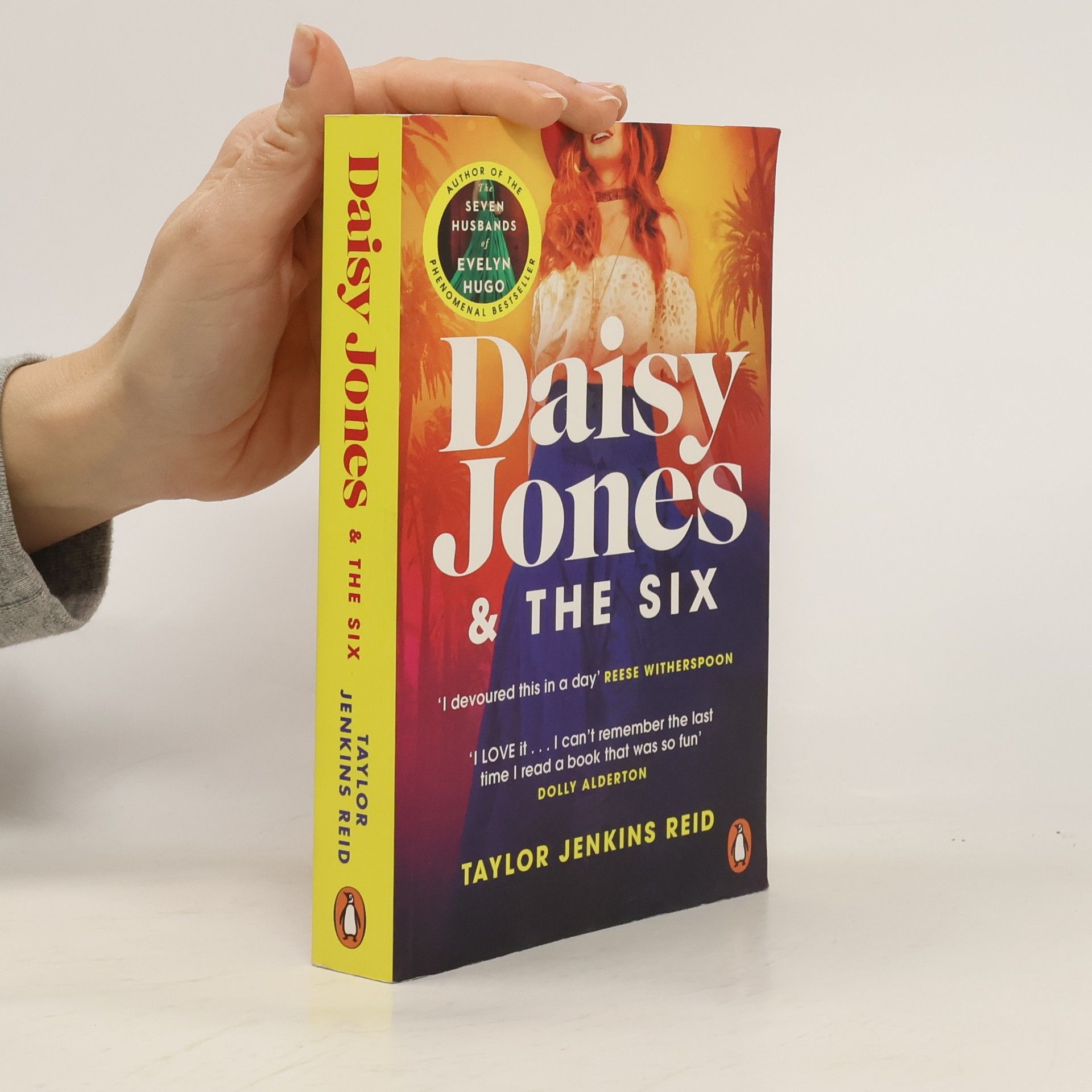 Taylor Jenkins Reid Daisy Jones & The Six