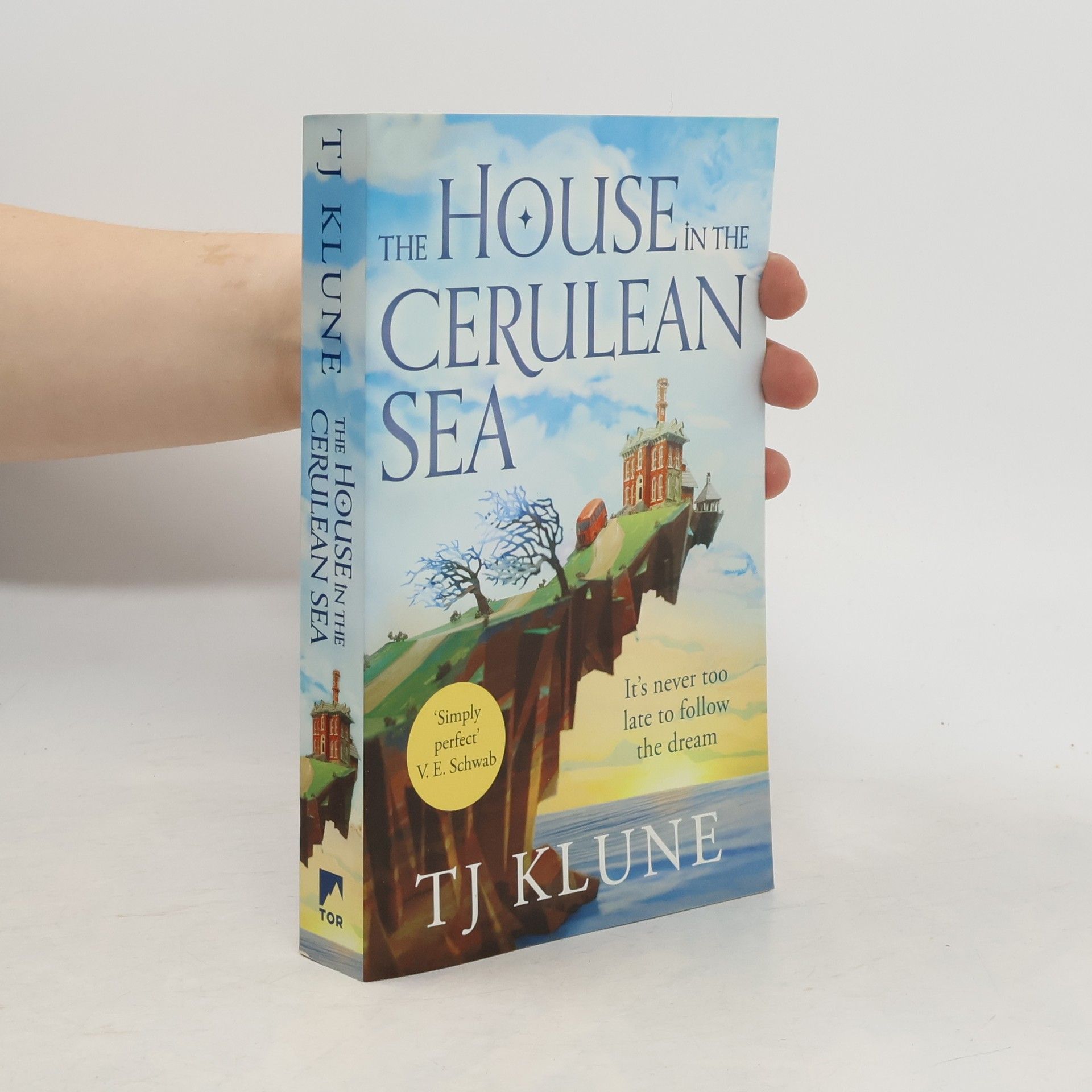 T.J. Klune The house in the Cerulean Sea