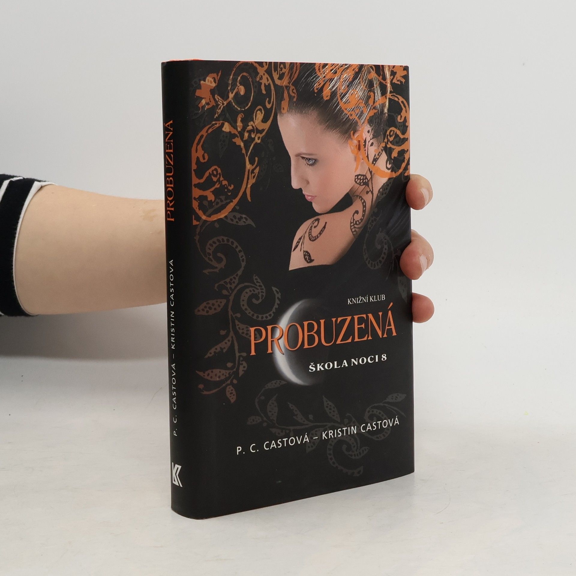 Phyllis Christine Cast Škola noci. 8, Probuzená