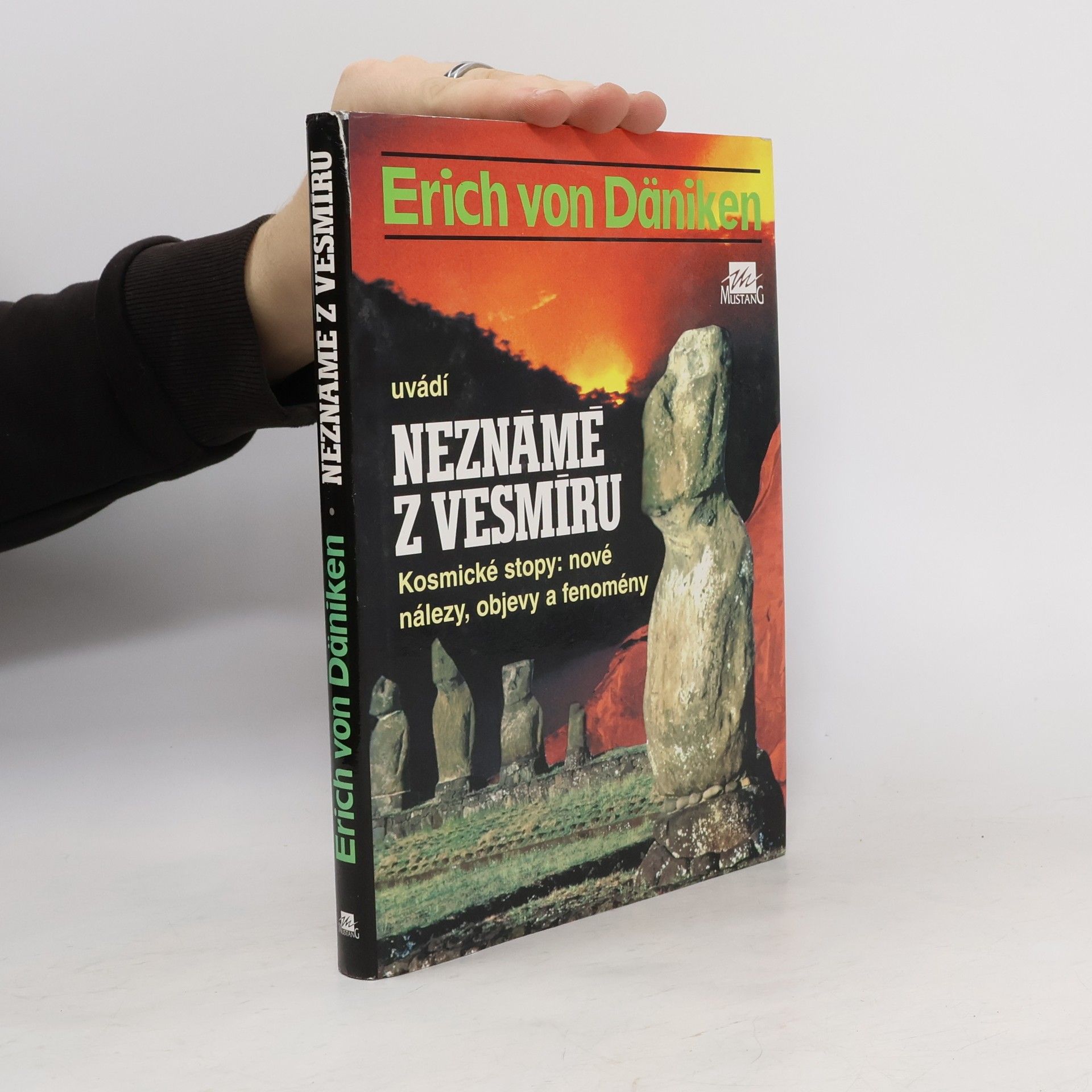 Erich von Däniken Neznámé z vesmíru