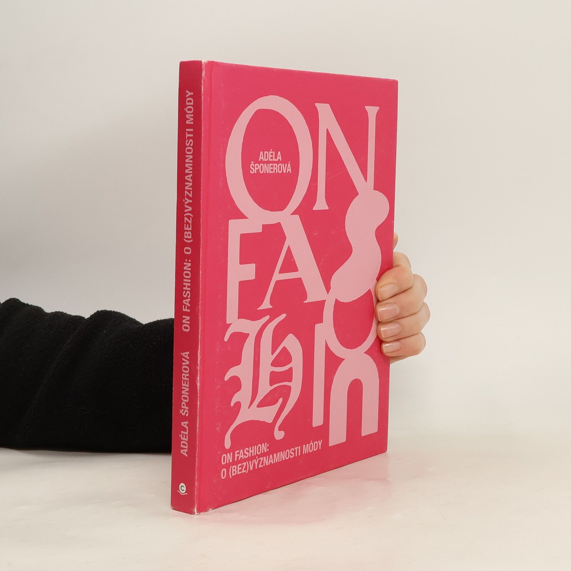 Adéla Šponerová On fashion : o (bez)významnosti módy