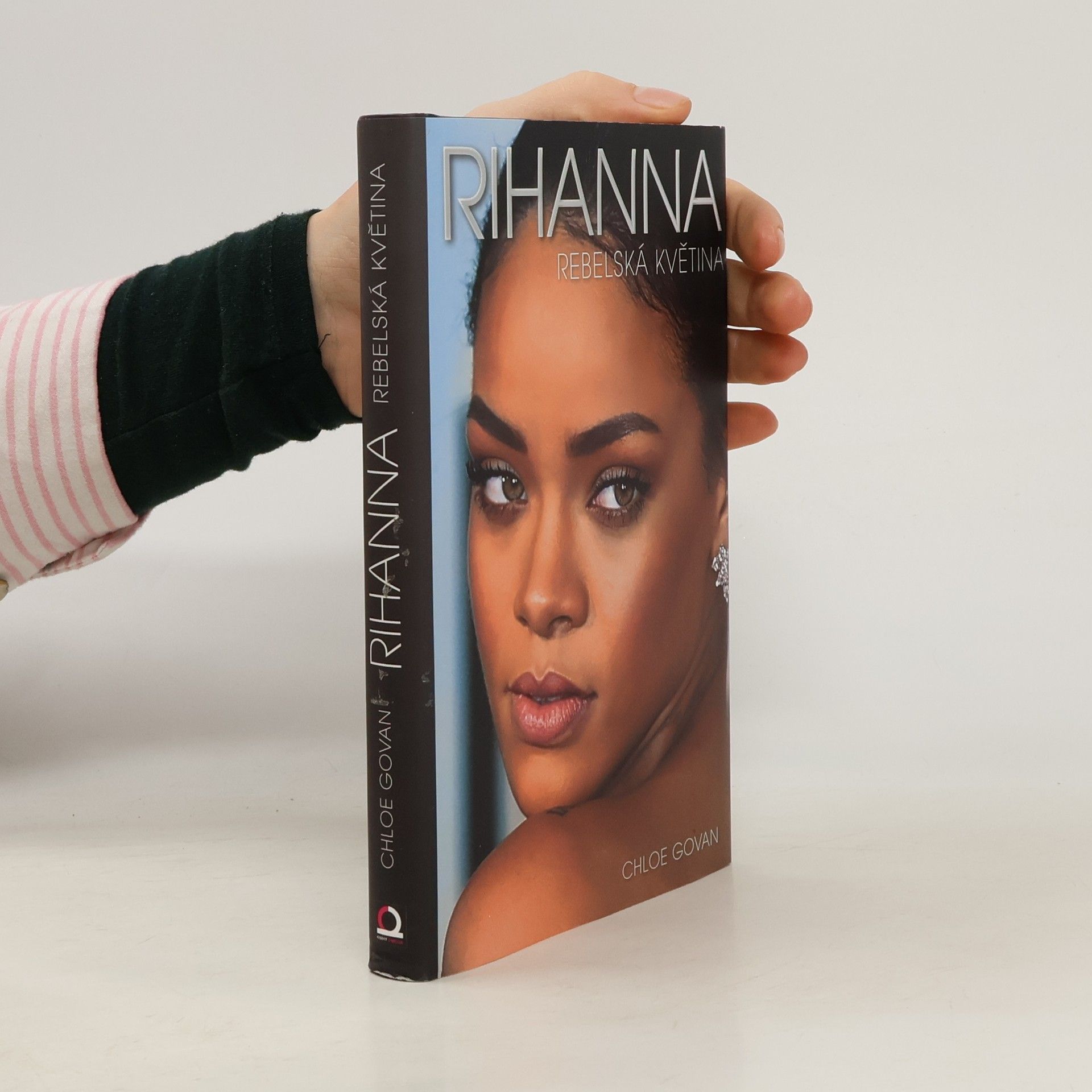 Chloe Govan Rihanna. Rebelská květina