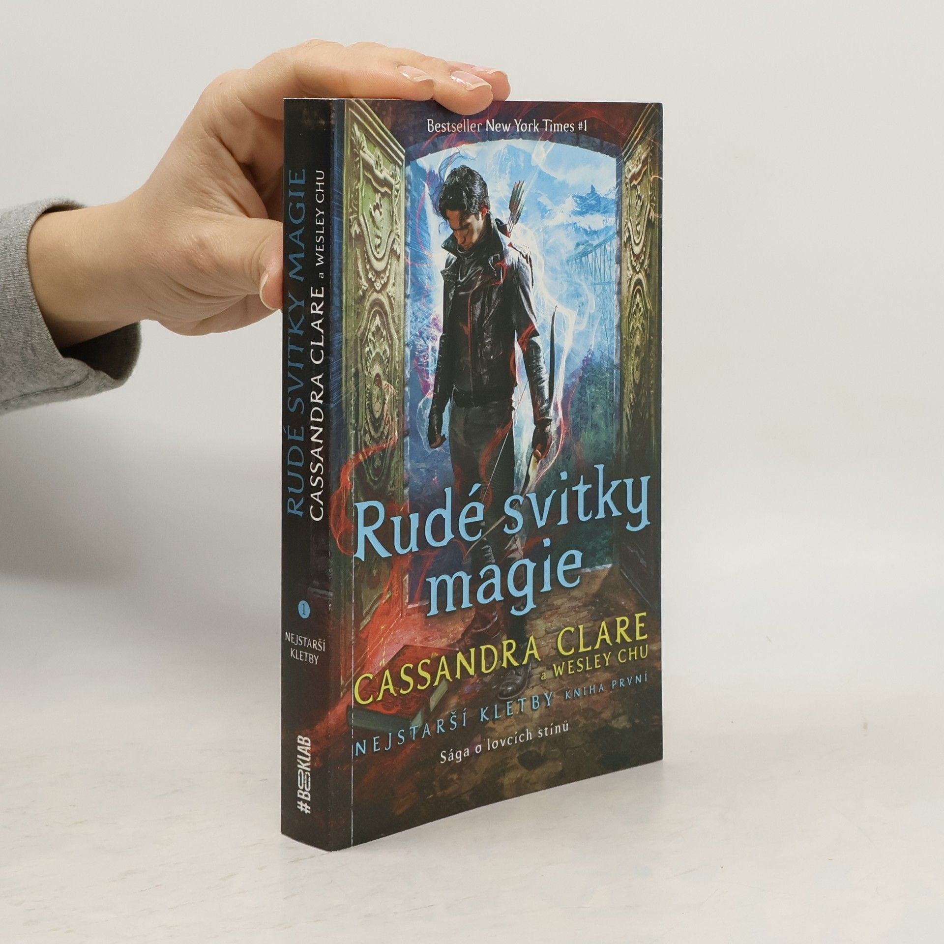 Cassandra Clare Nejstarší kletby. Kniha první, Rudé svitky magie