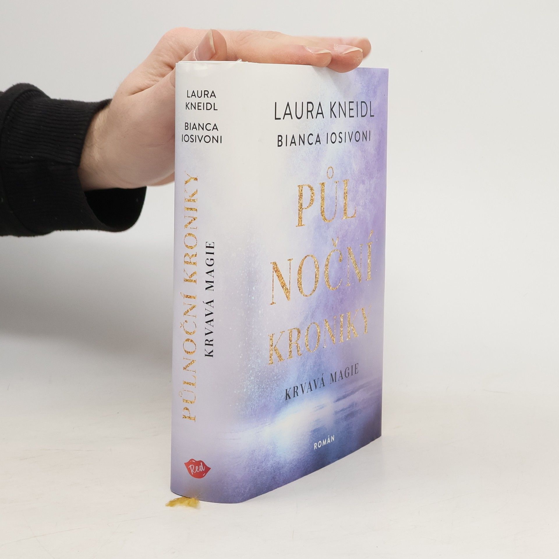 Laura Kneidl Půlnoční kroniky. Krvavá magie