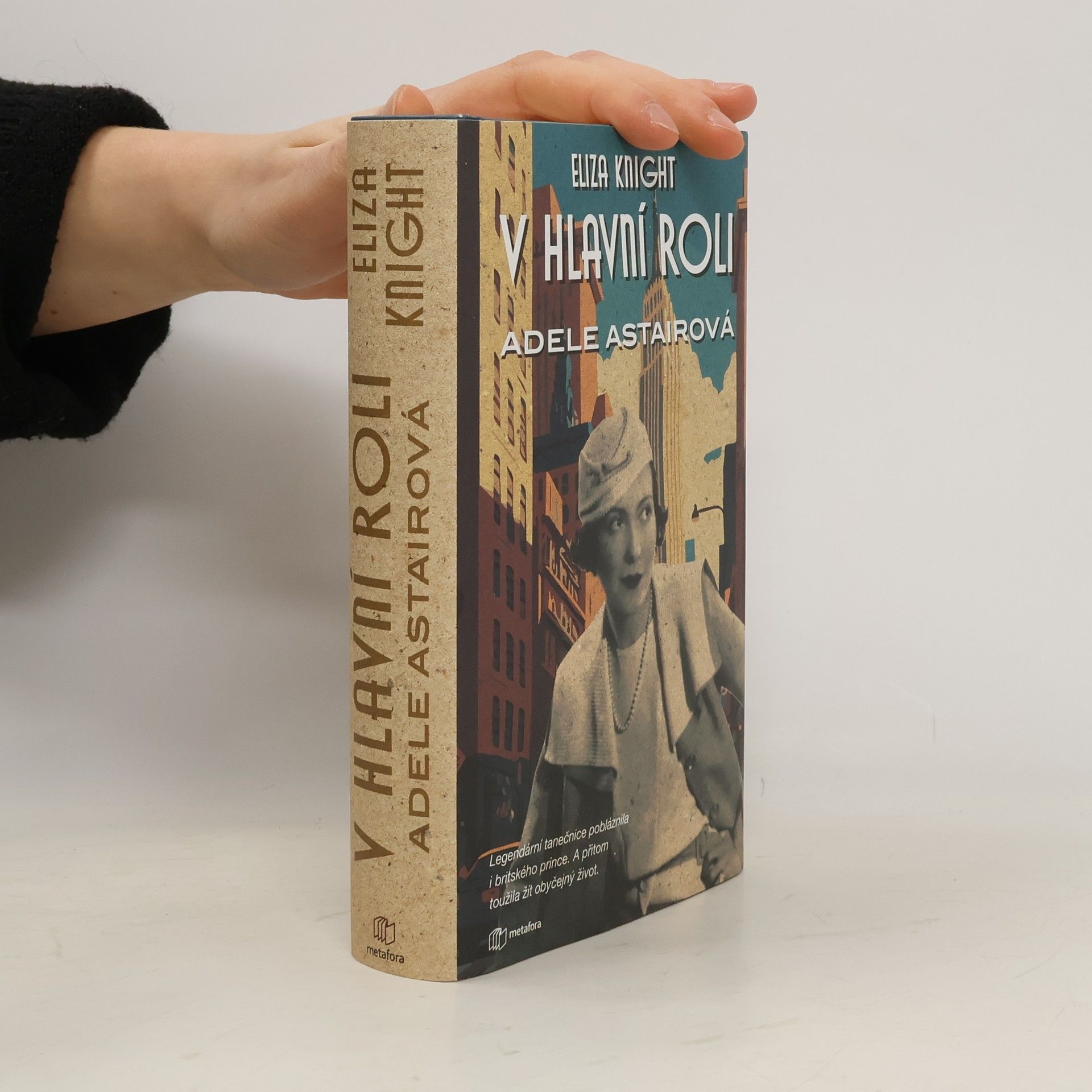 Eliza Knight V hlavní roli Adele Astairová