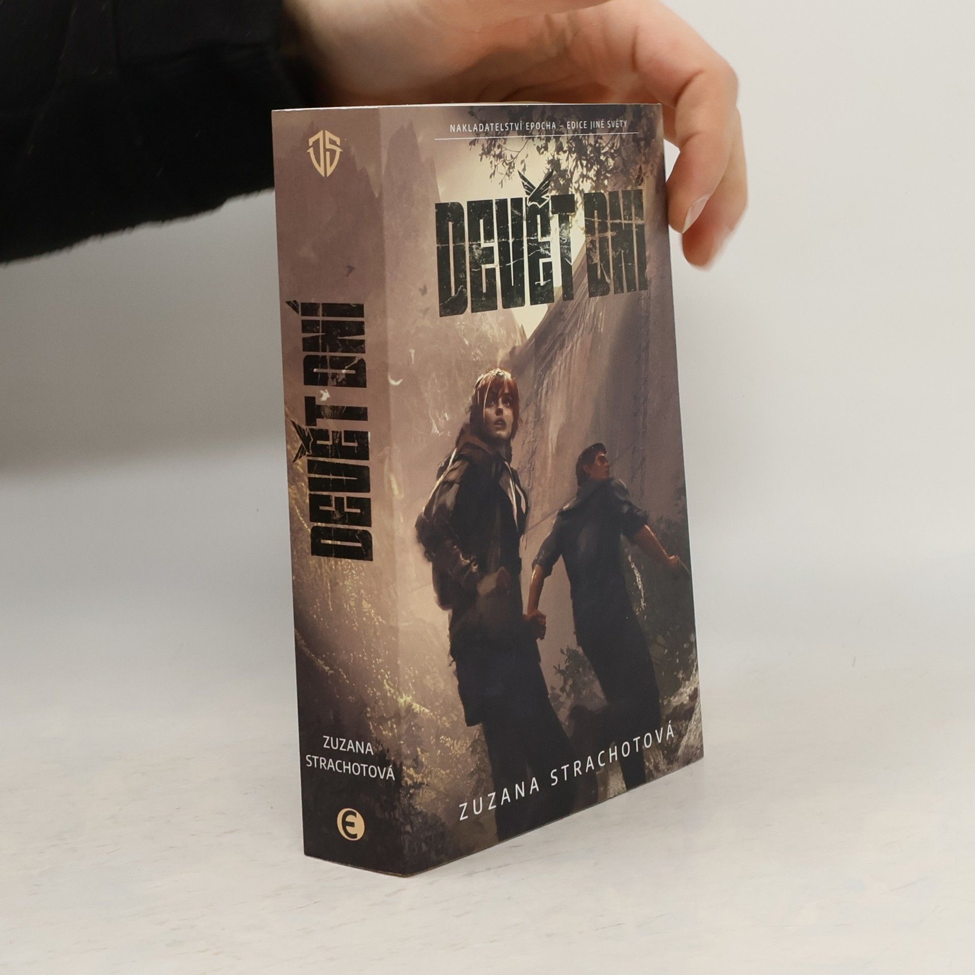 Zuzana Strachotová Devět dní