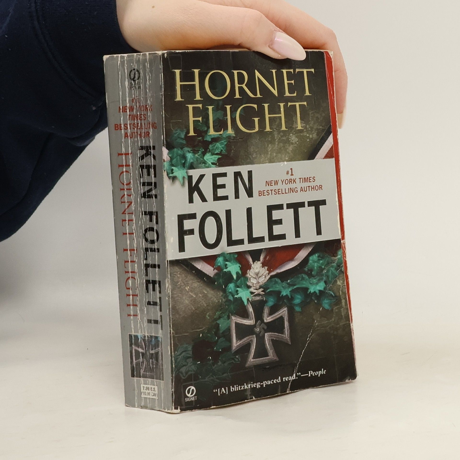 Ken Follett Hornet Flight