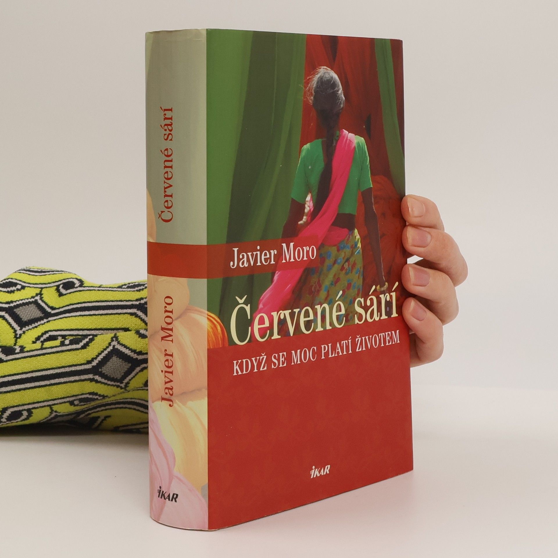 Javier Moro Červené sárí : když se moc platí životem