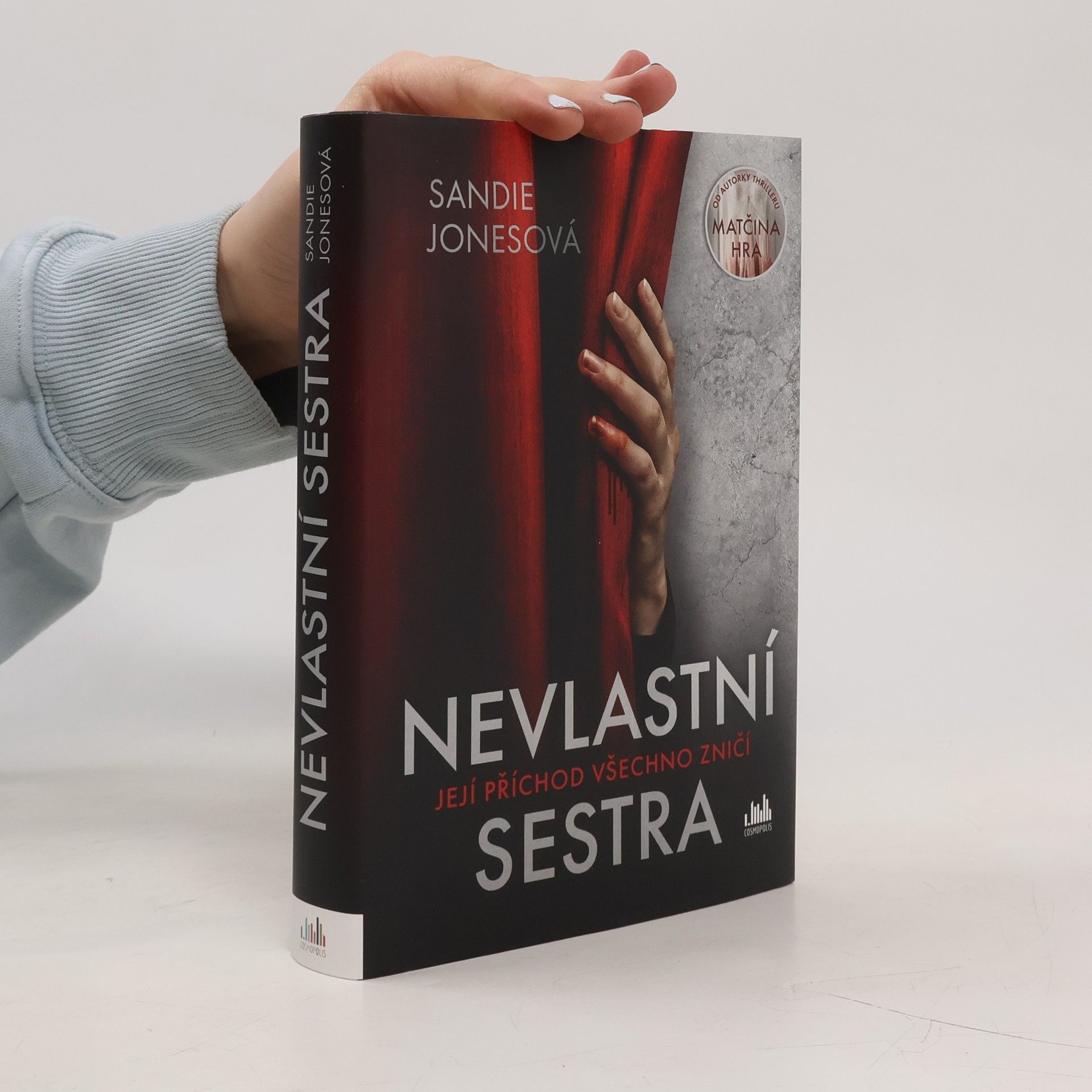 Sandie Jones Nevlastní sestra