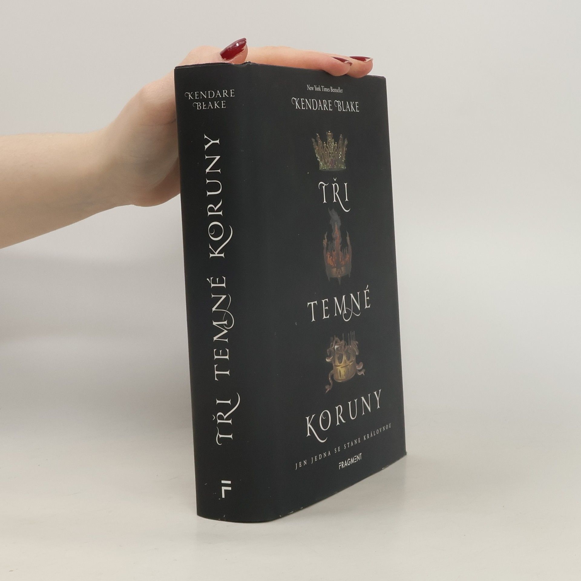 Kendare Blake Tři temné koruny