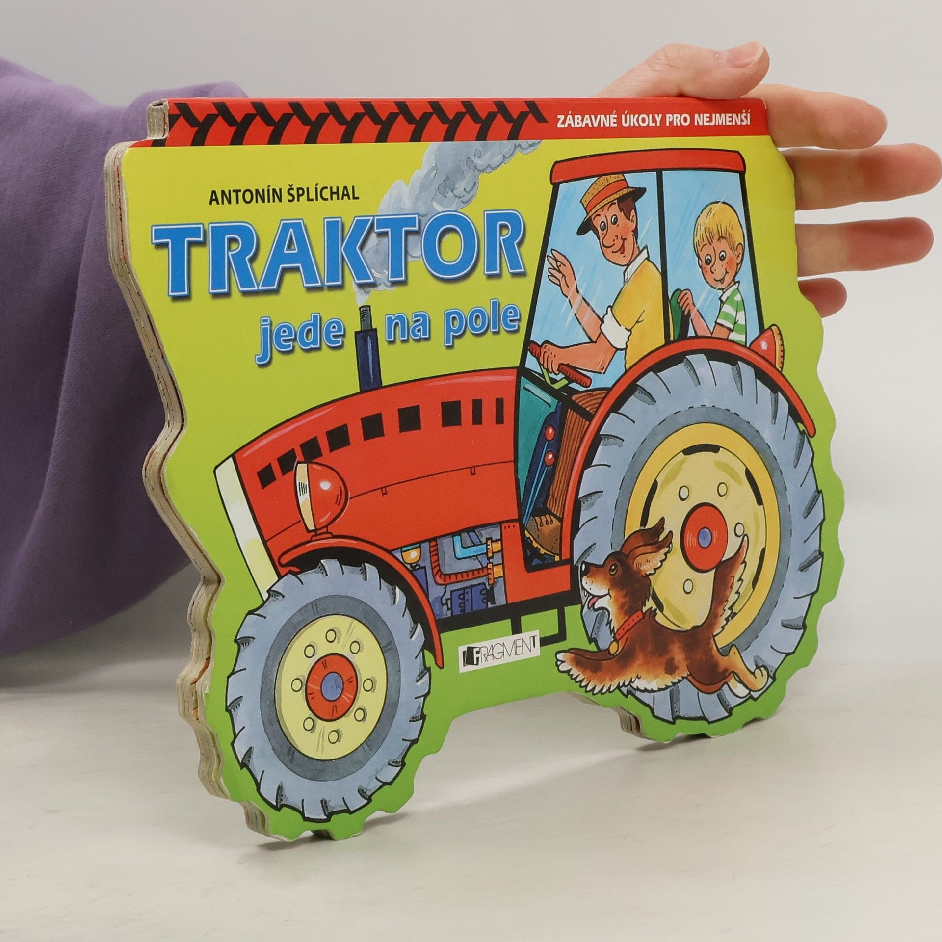 Antonín Šplíchal Traktor jede na pole