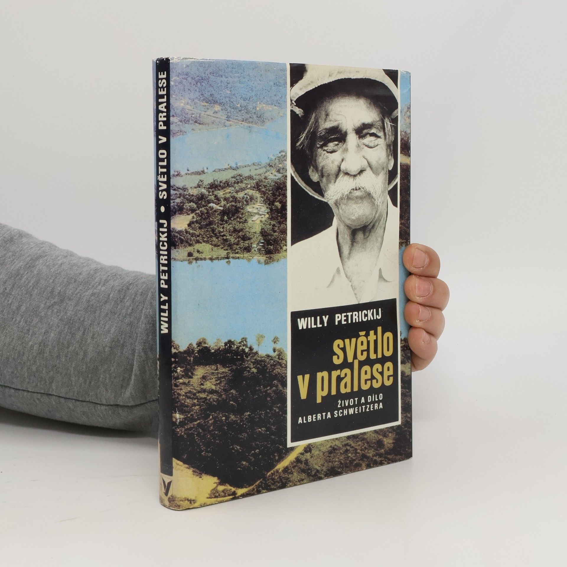 Villi Aleksandrovič Petrickij Světlo v pralese. Život a dílo Alberta Schweitzera
