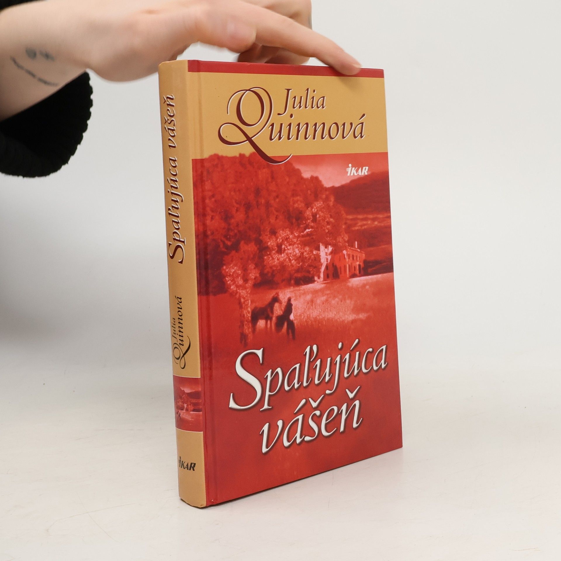 Julie Quinnová Spaľujúca vášeň