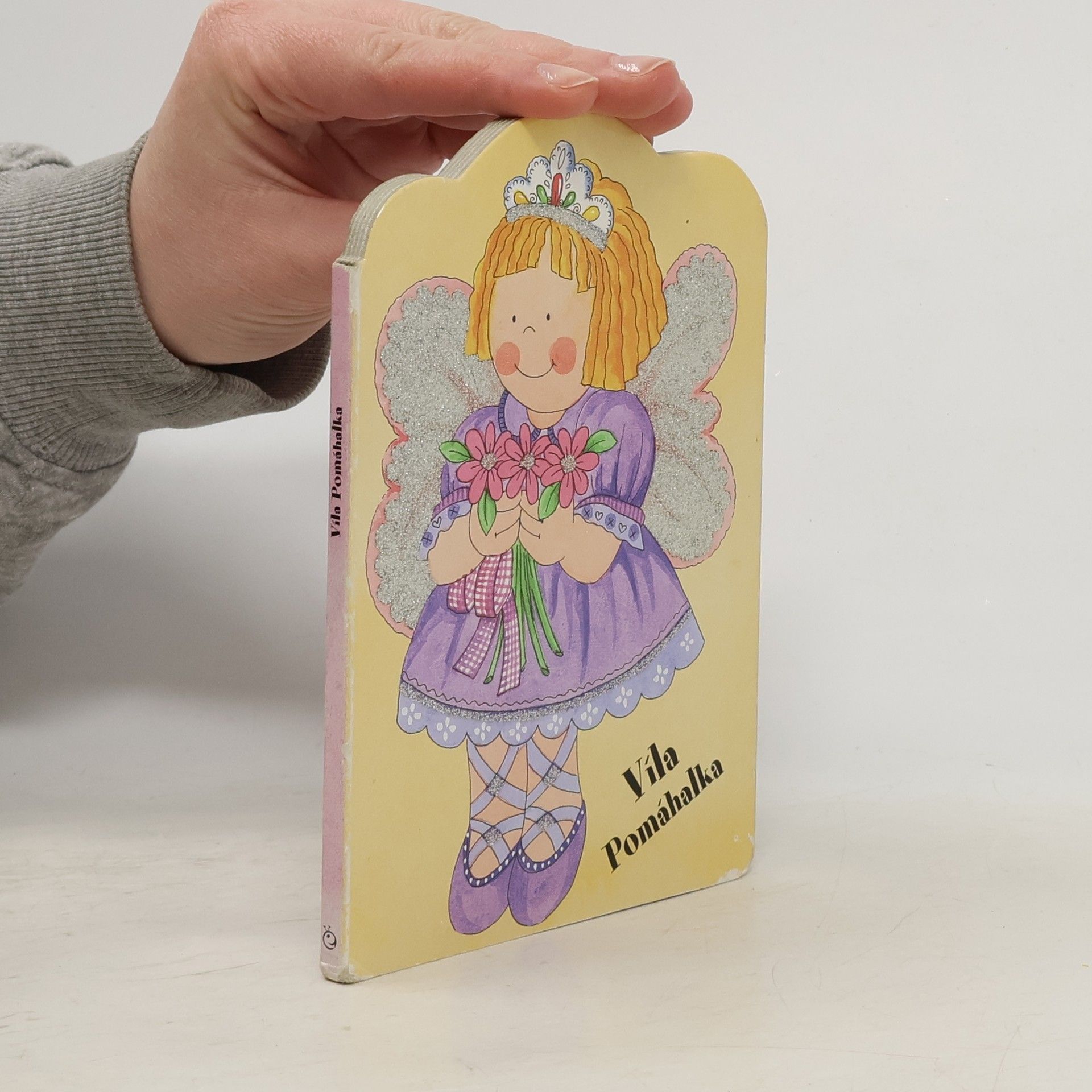 Kathryn Smith Víla Pomáhalka