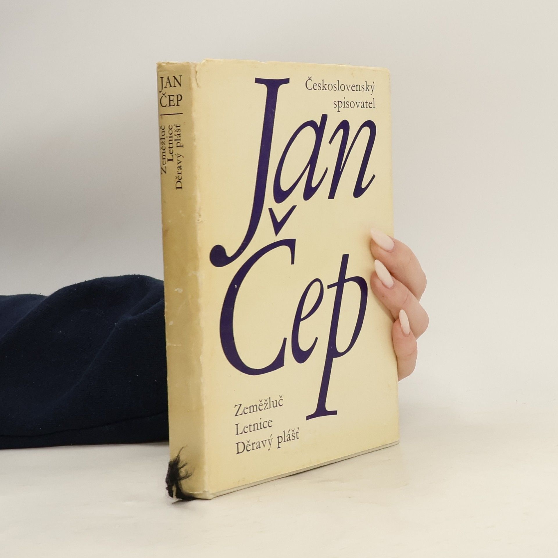 Jan Čep Zeměžluč. Letnice. Děravý plášť