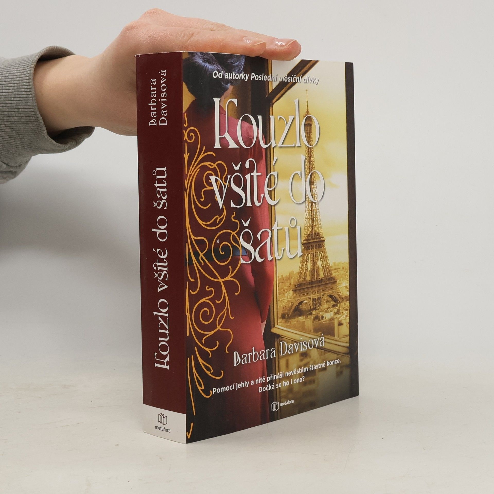 Barbara Davis Kouzlo všité do šatů