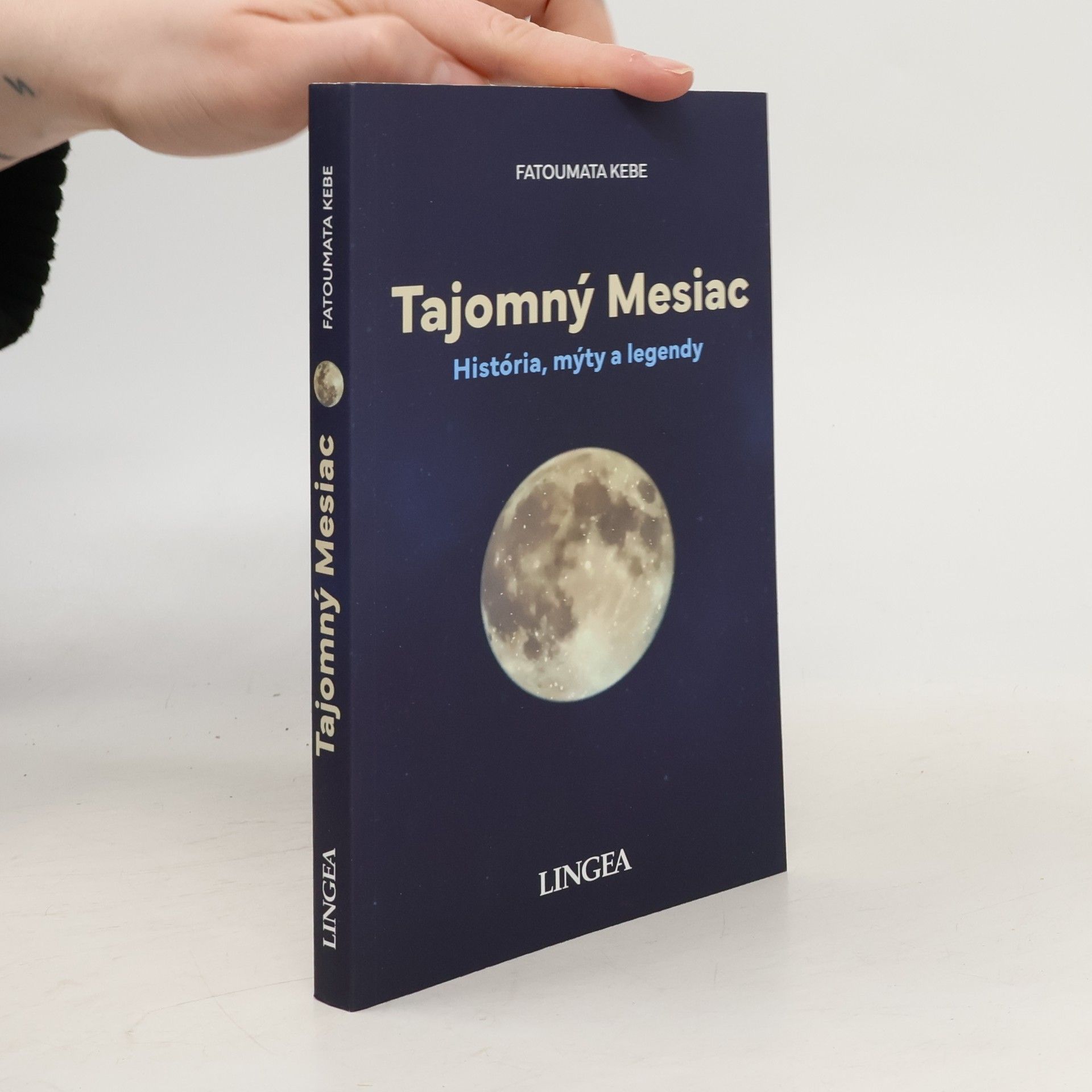 Kebe Fatouma Tajomný mesiac