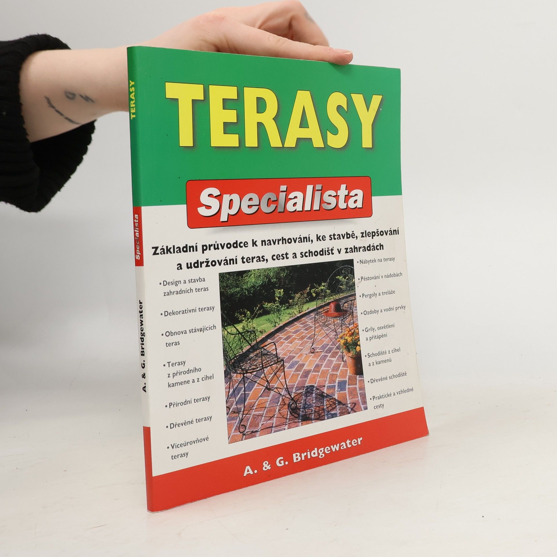 Alan Bridgewater Terasy. Základní průvodce k navrhování, ke stavbě, zlepšování a udržování teras, cest a schodišť v zahradách