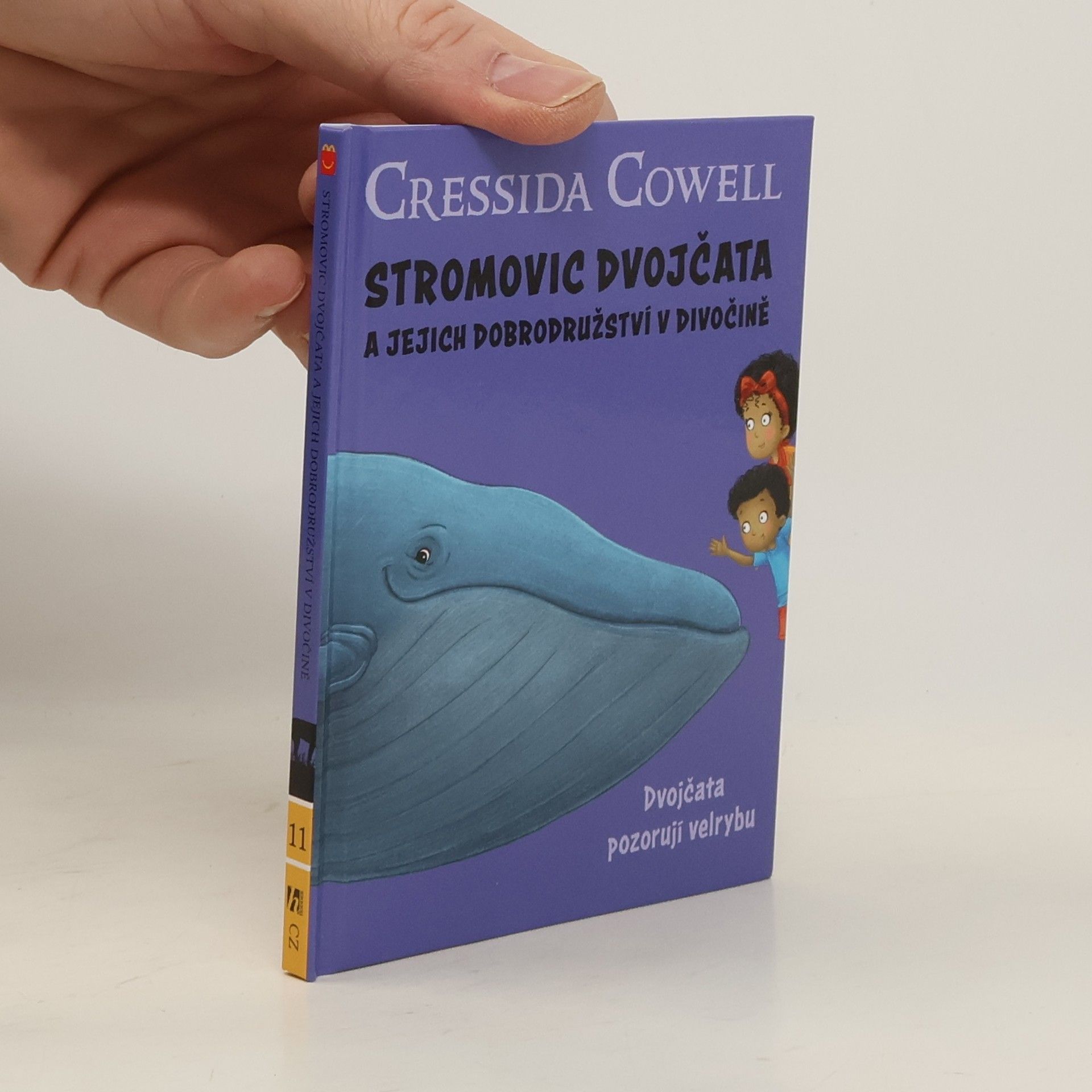 Stromovic dvojčata a jejich dobrodružství v divočině. Dvojčata pozorují velrybu