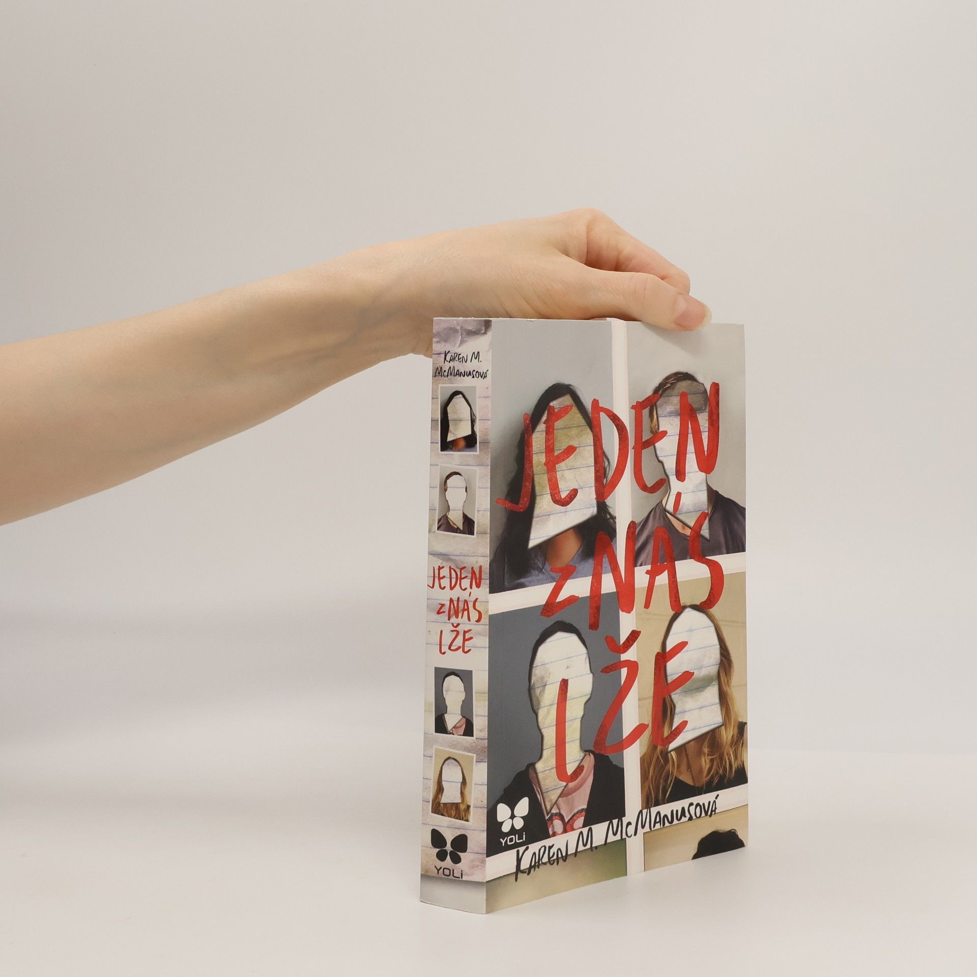 Karen M. McManus Jeden z nás lže