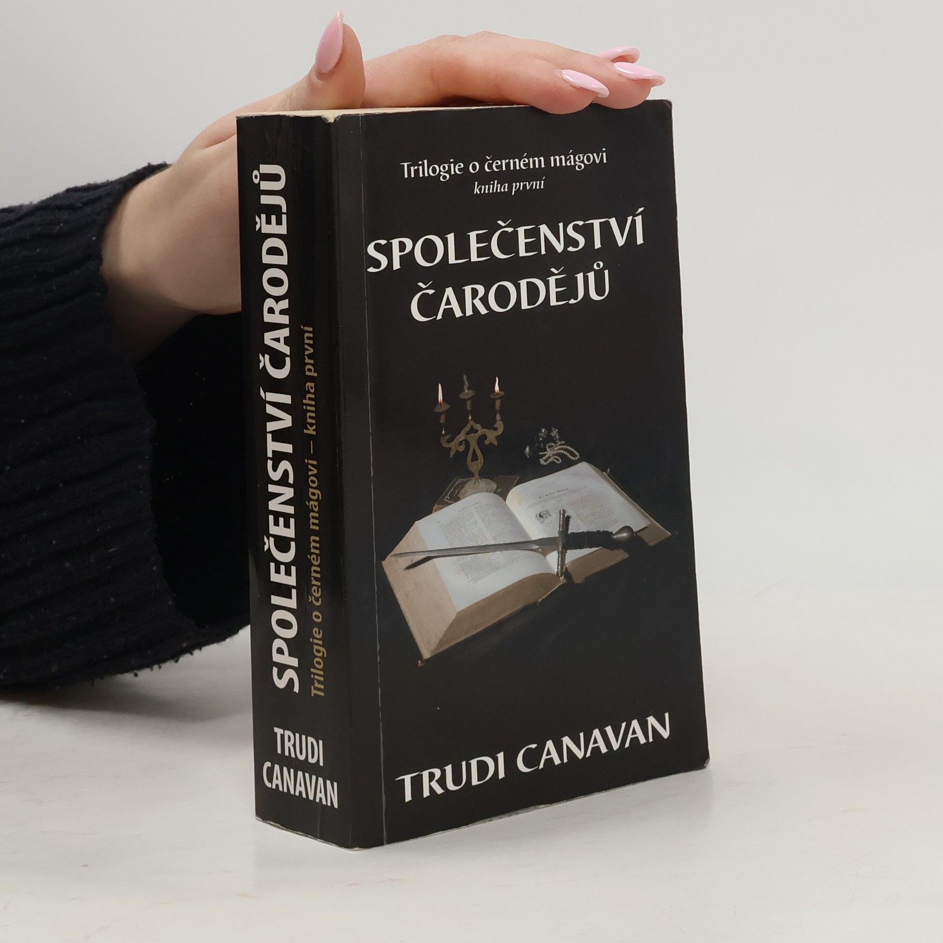 Trudi Canavan Společenství čarodějů