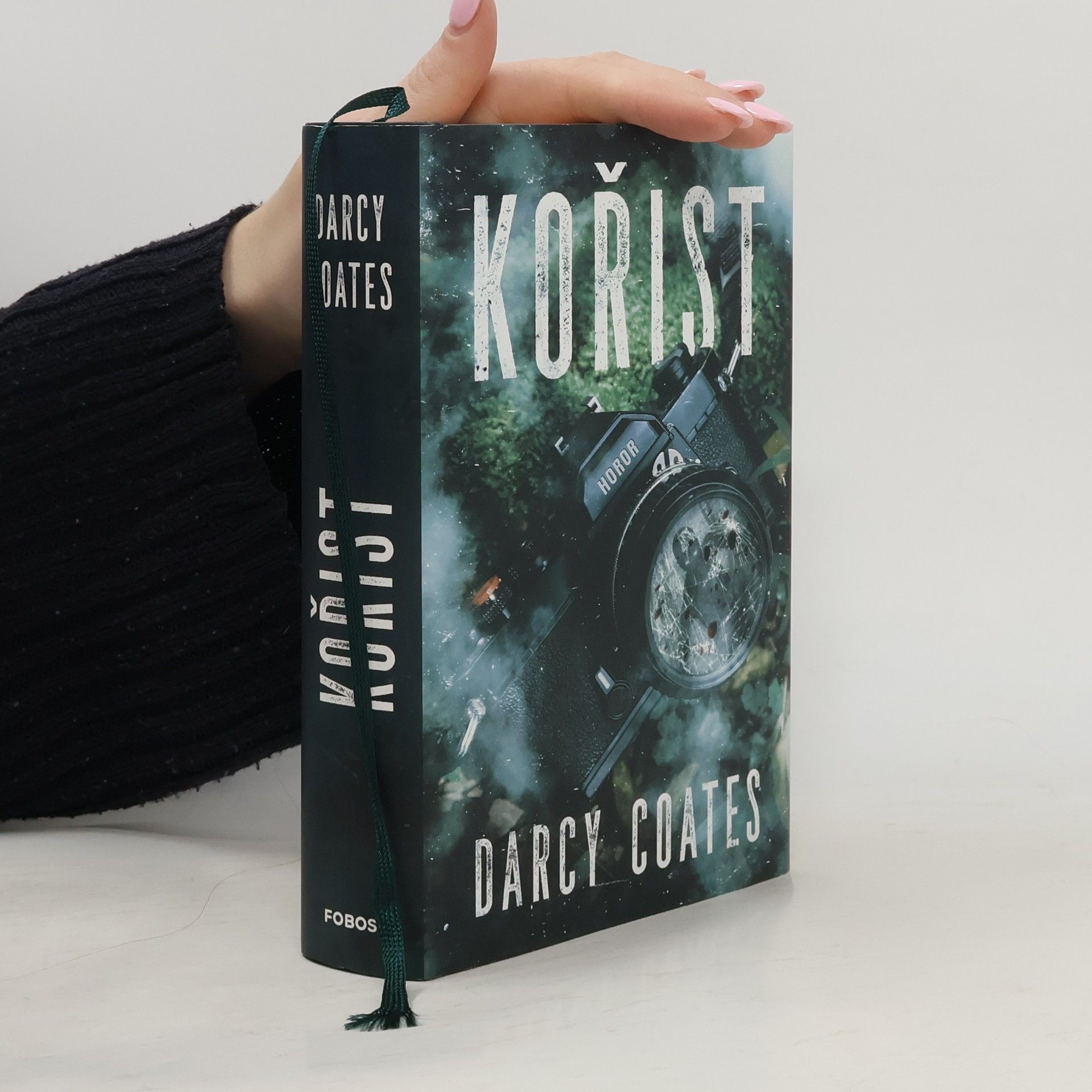 Darcy Coates Kořist