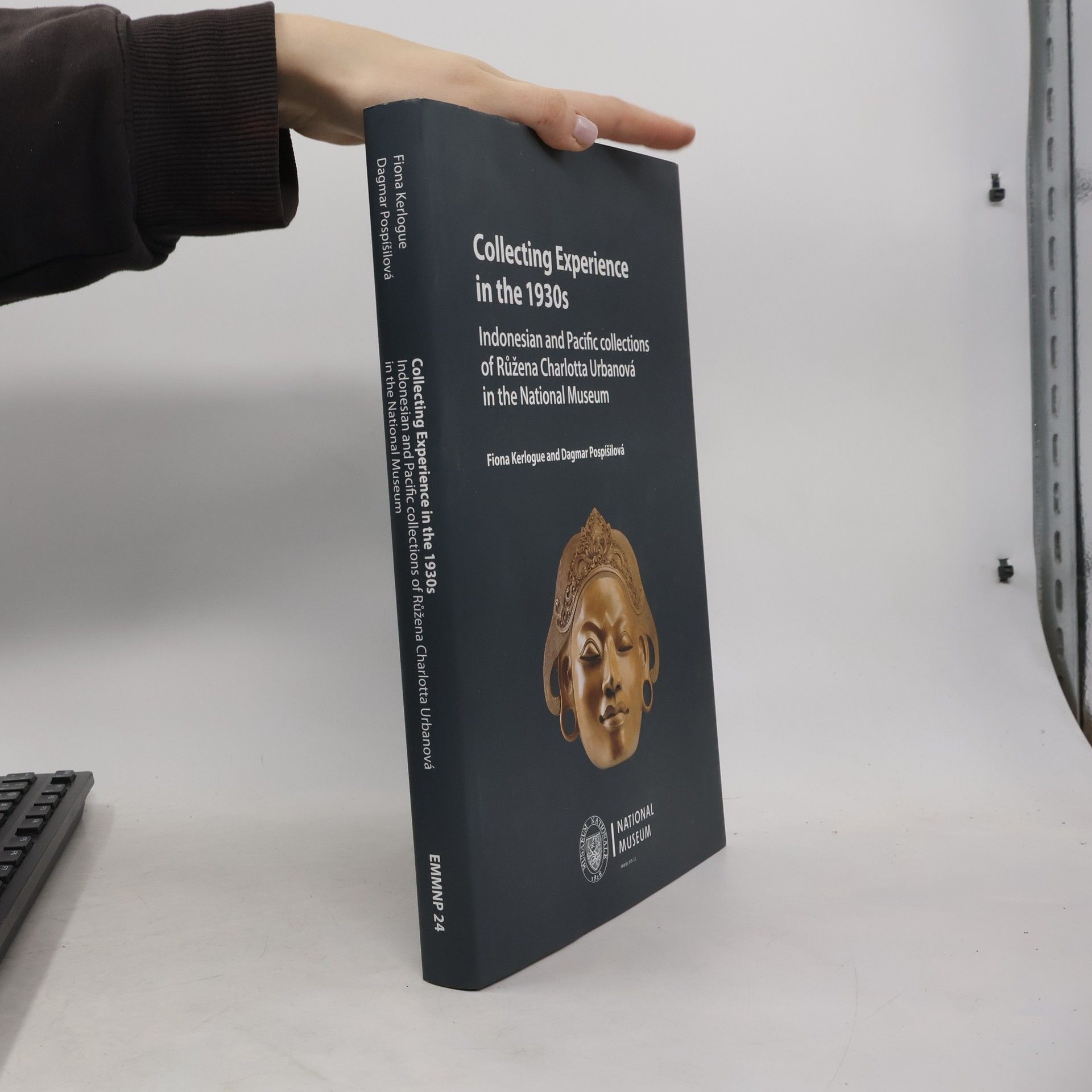 Collecting experience in the 1930s : Indonesian and Pacific collections of Růžena Charlotta Urbanová in the National Museum