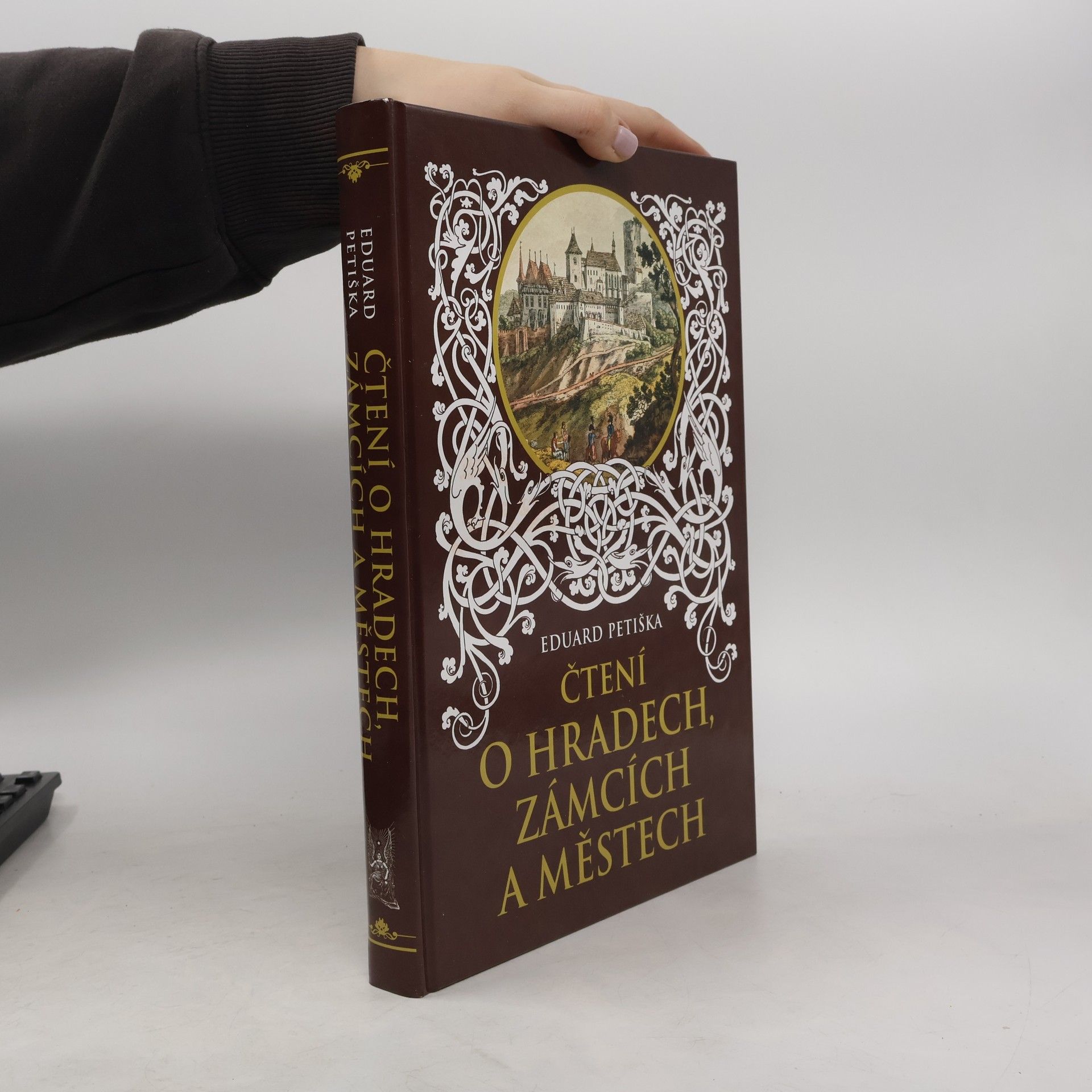Eduard Petiška Čtení o hradech, zámcích a městech