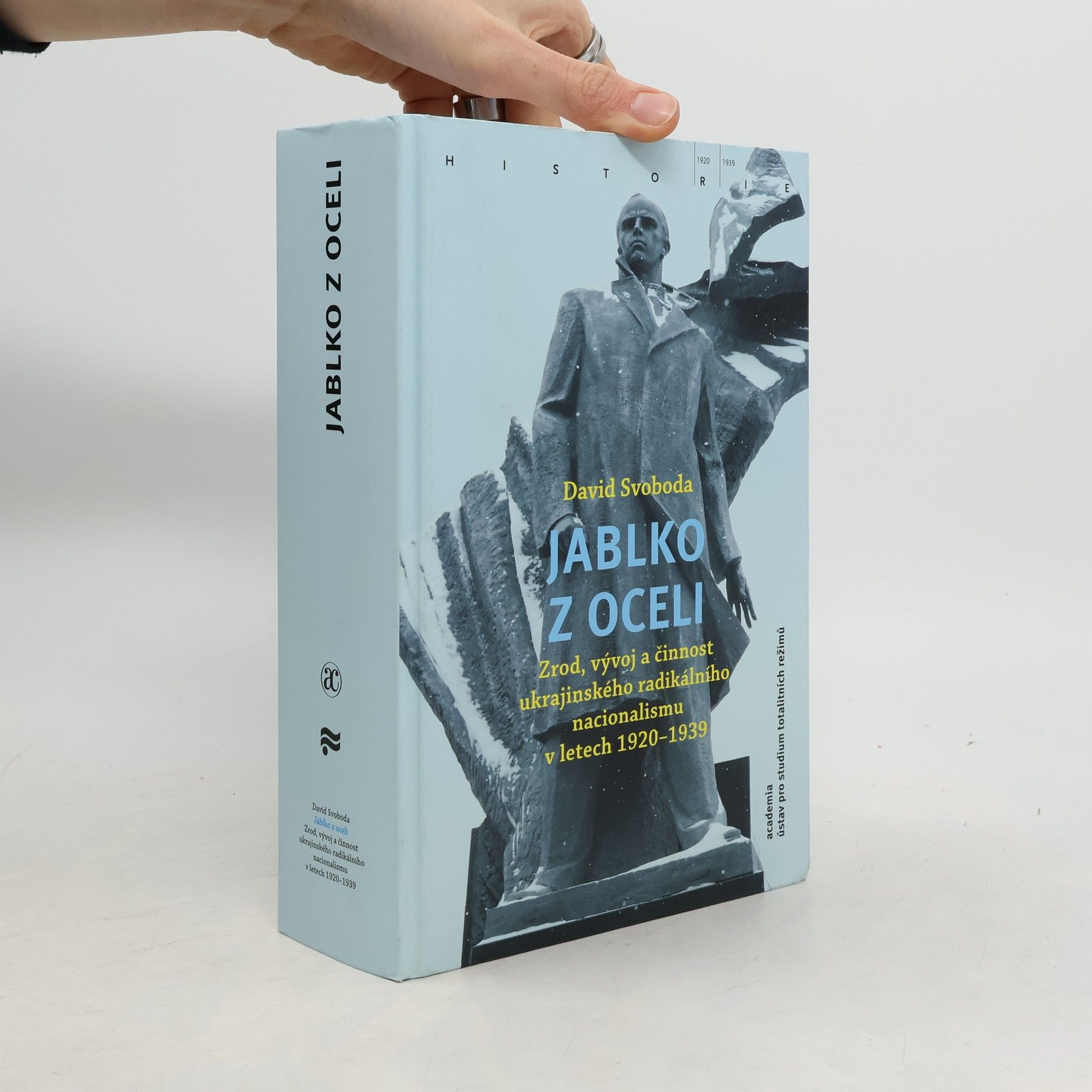 David Svoboda Jablko z oceli