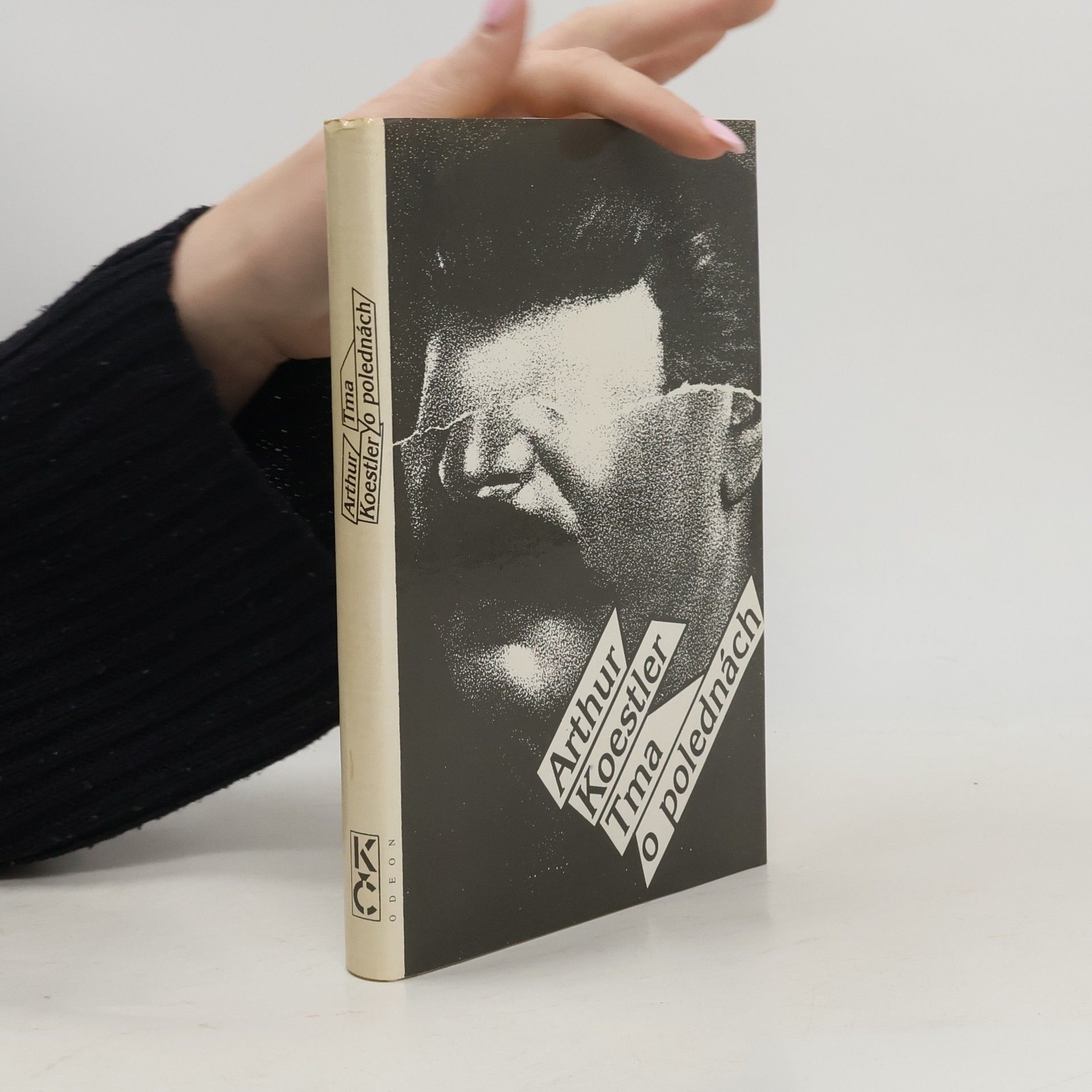 Arthur Koestler Tma o polednách