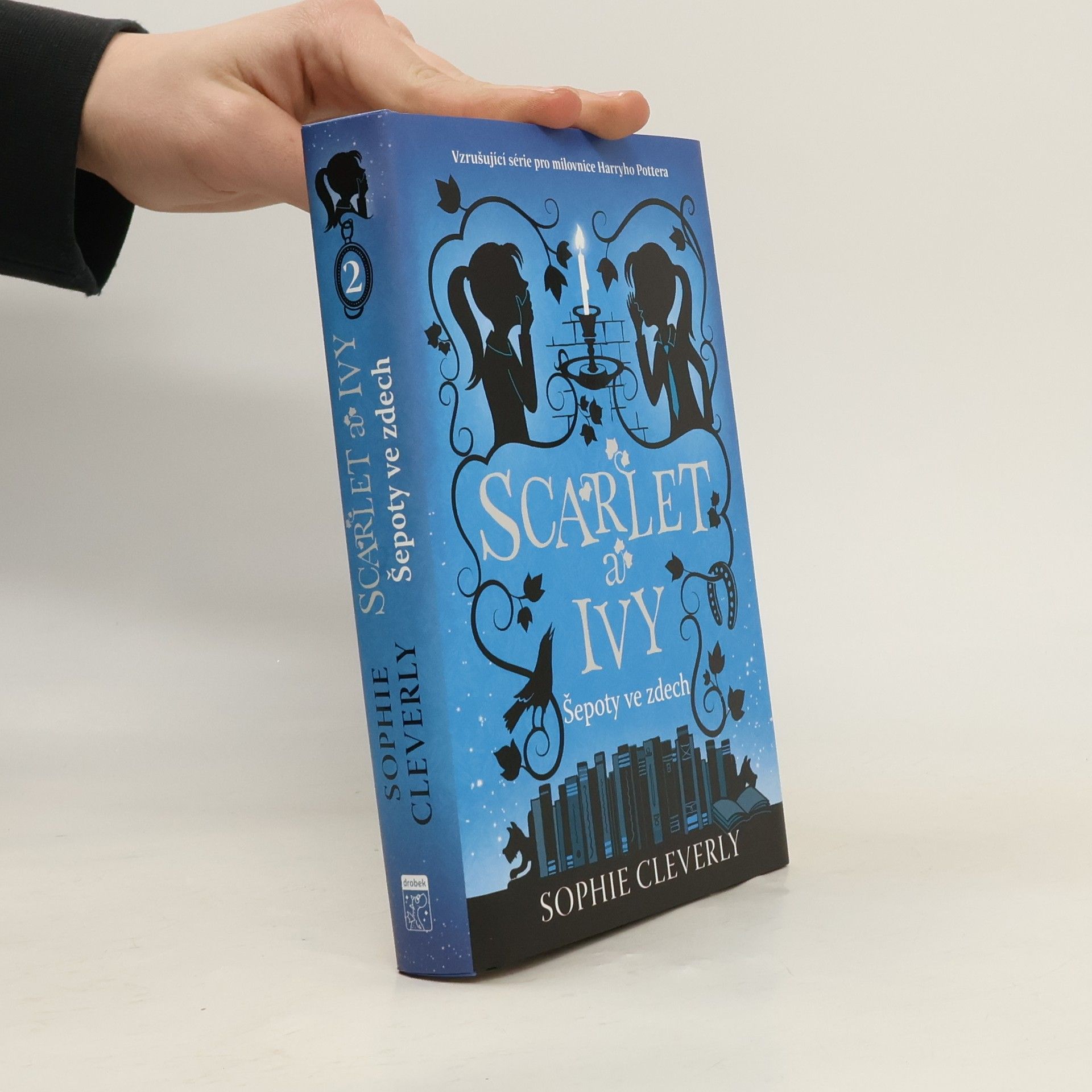 Sophie Cleverly Scarlet a Ivy. Šepoty ve zdech