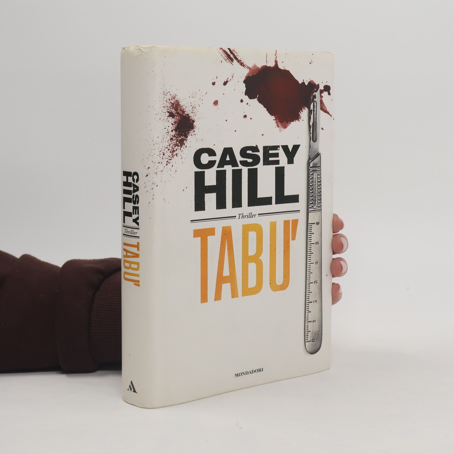 Casey Hill Tabù