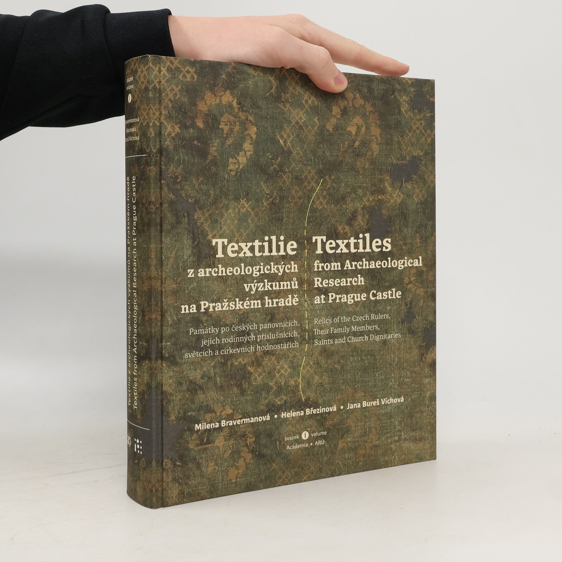Milena Bravermanová Textilie z archeologických výzkumů na Pražském hradě. Textiles from archaeological research at Prague Castle