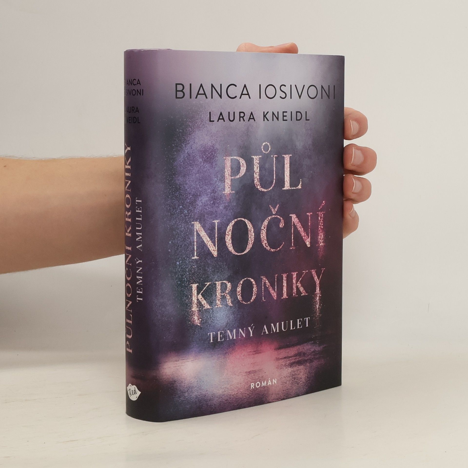 Bianca Iosivoni Půlnoční kroniky: Temný amulet.