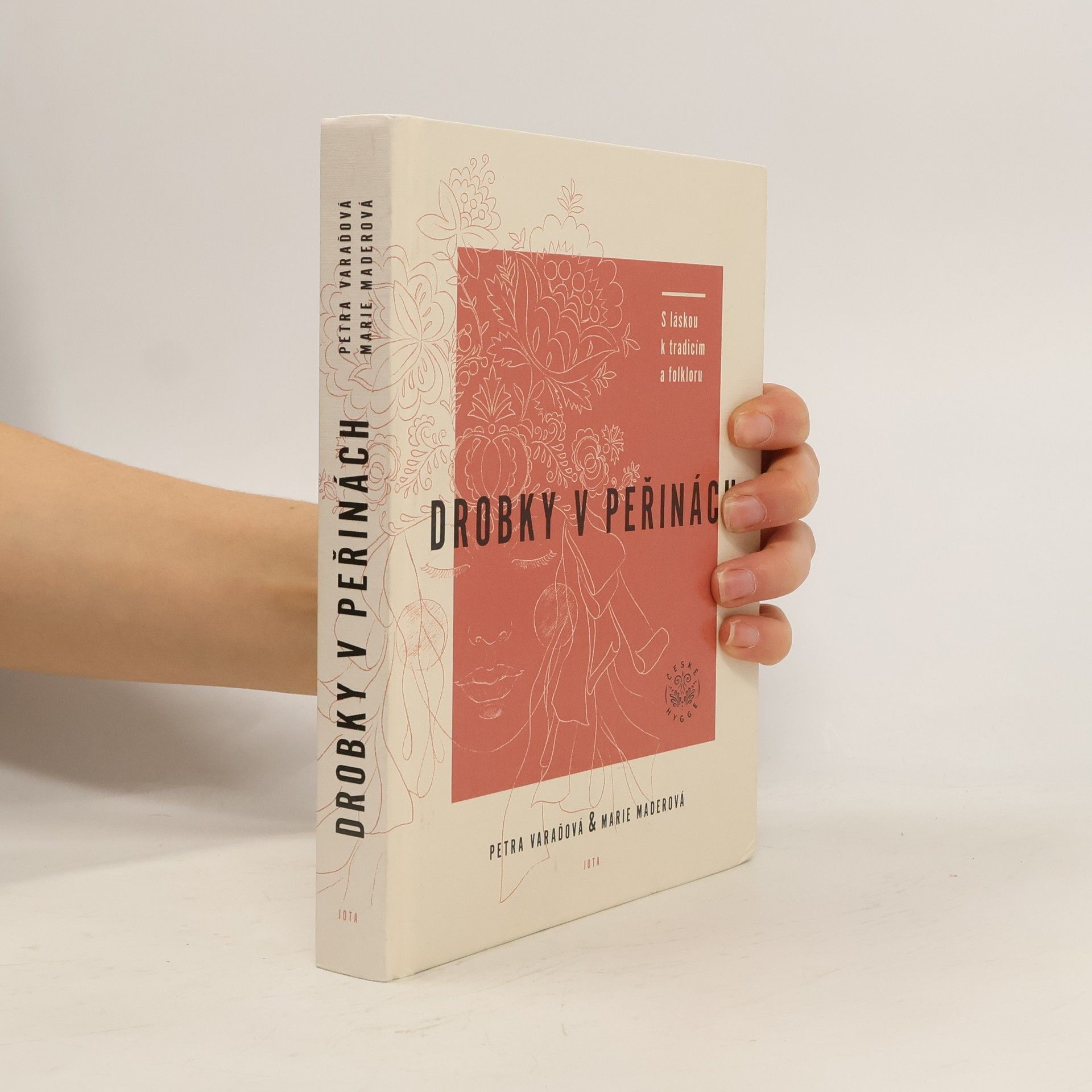 Petra Varaďová Drobky v peřinách. S láskou k tradicím a folkloru