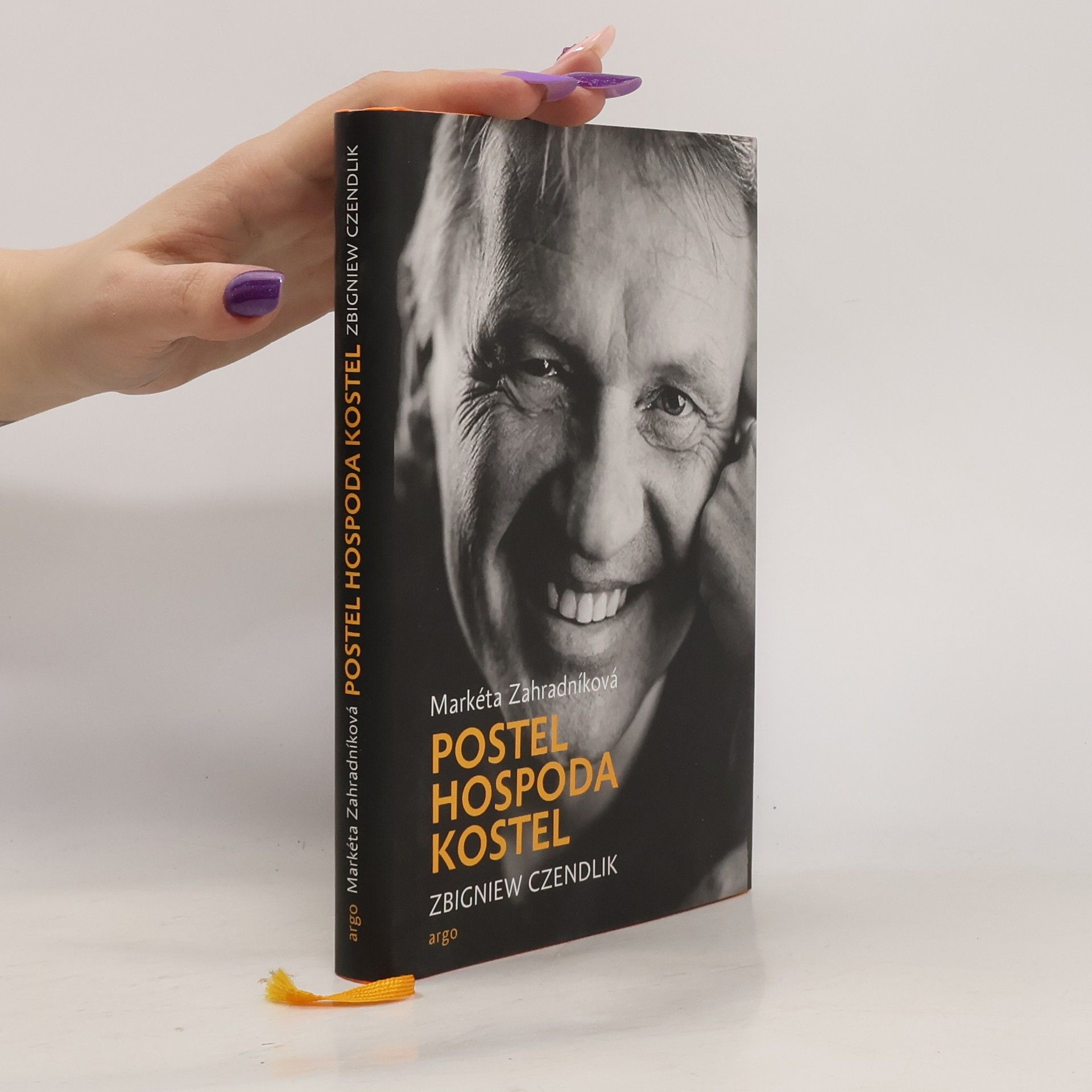 Zbigniew Czendlik Postel, hospoda, kostel