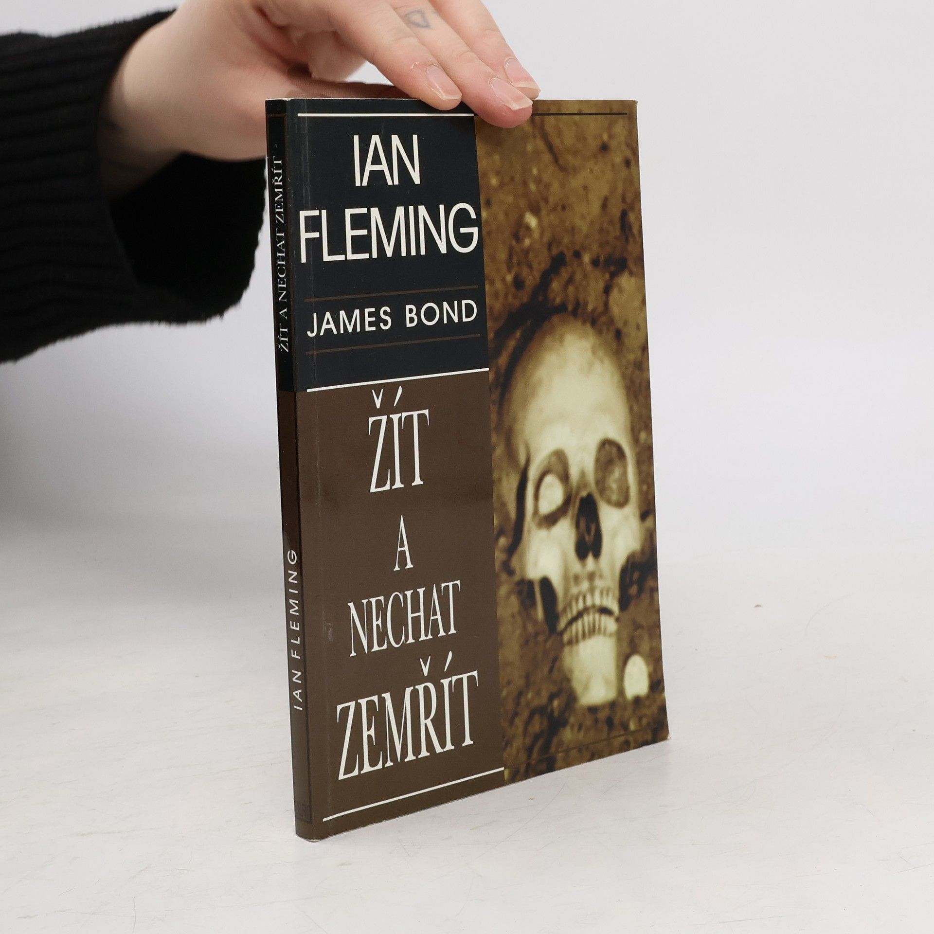 Ian Fleming Žít a nechat zemřít