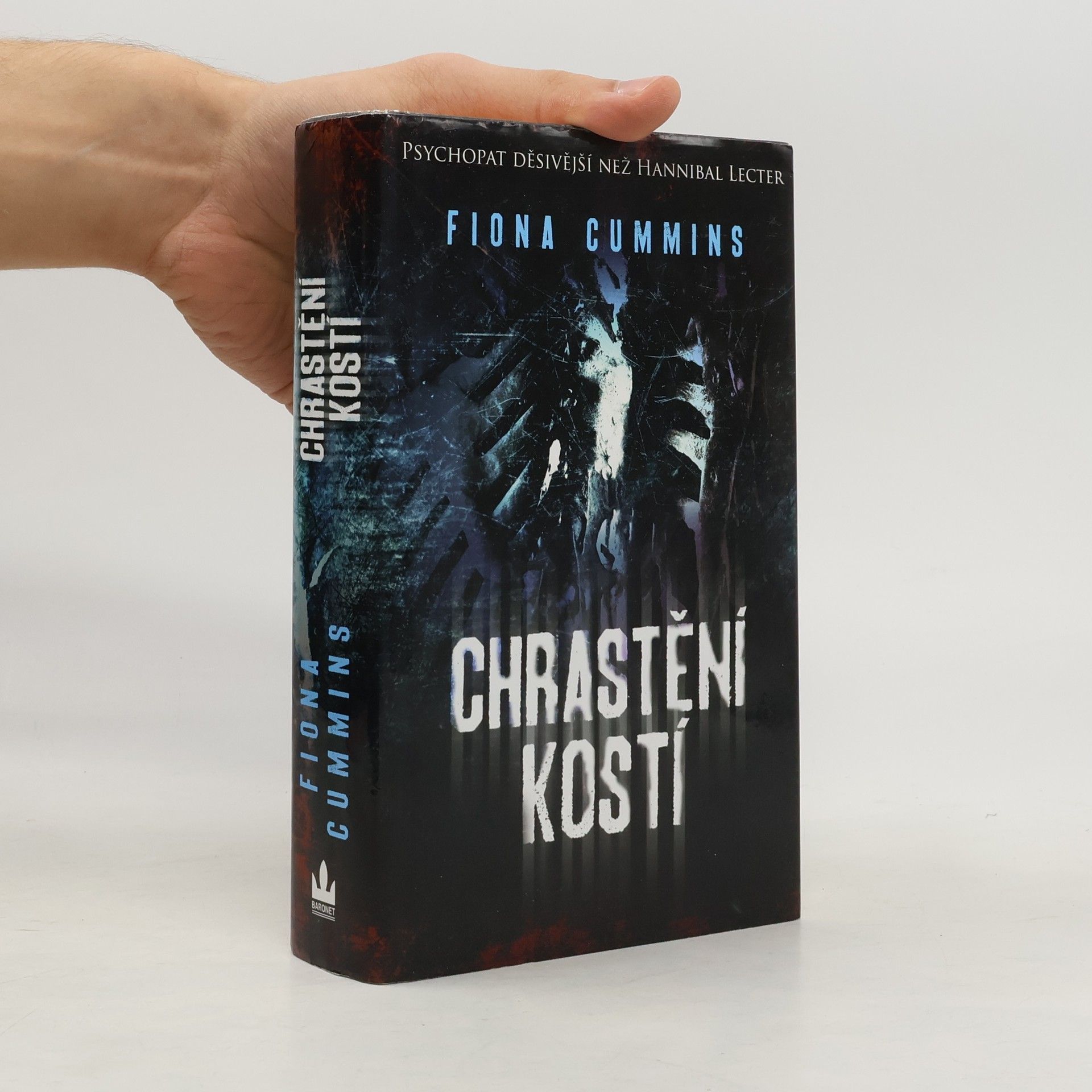 Fiona Cummins Chrastění kostí