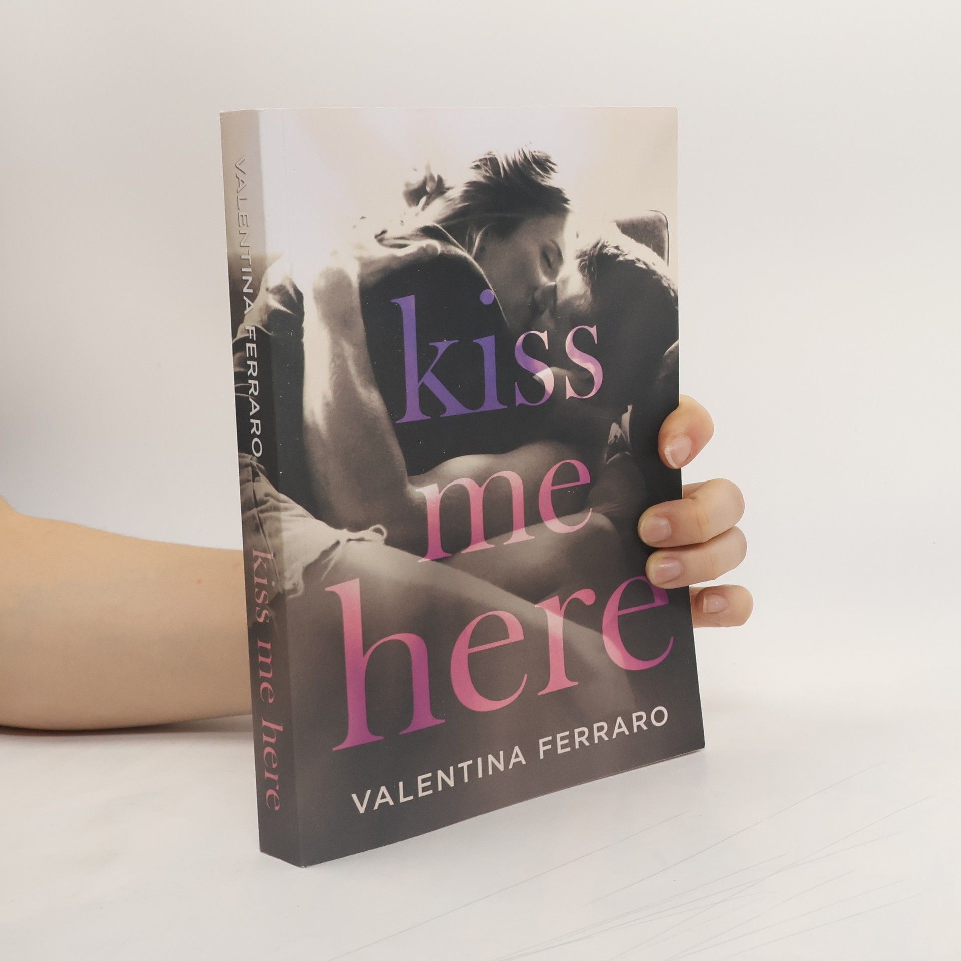 Valentina Ferraro Kiss Me Here