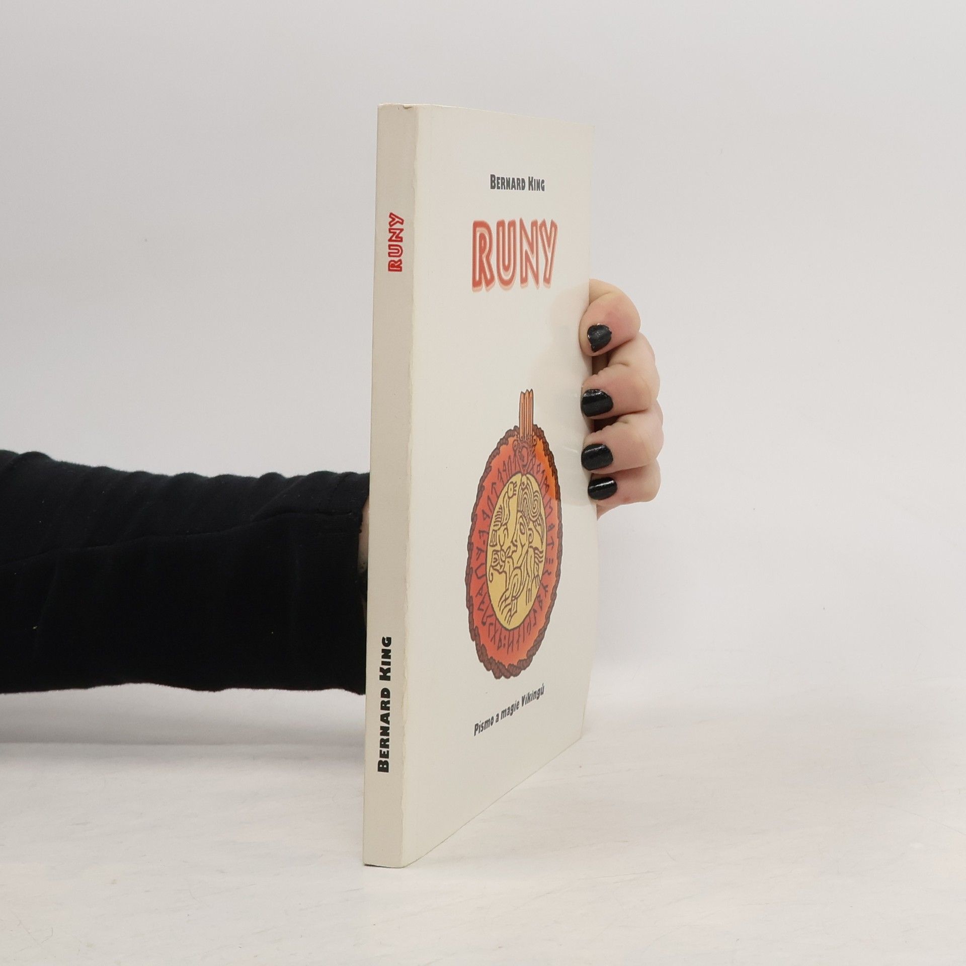 Bernard King Runy. Písmo a magie Vikingů