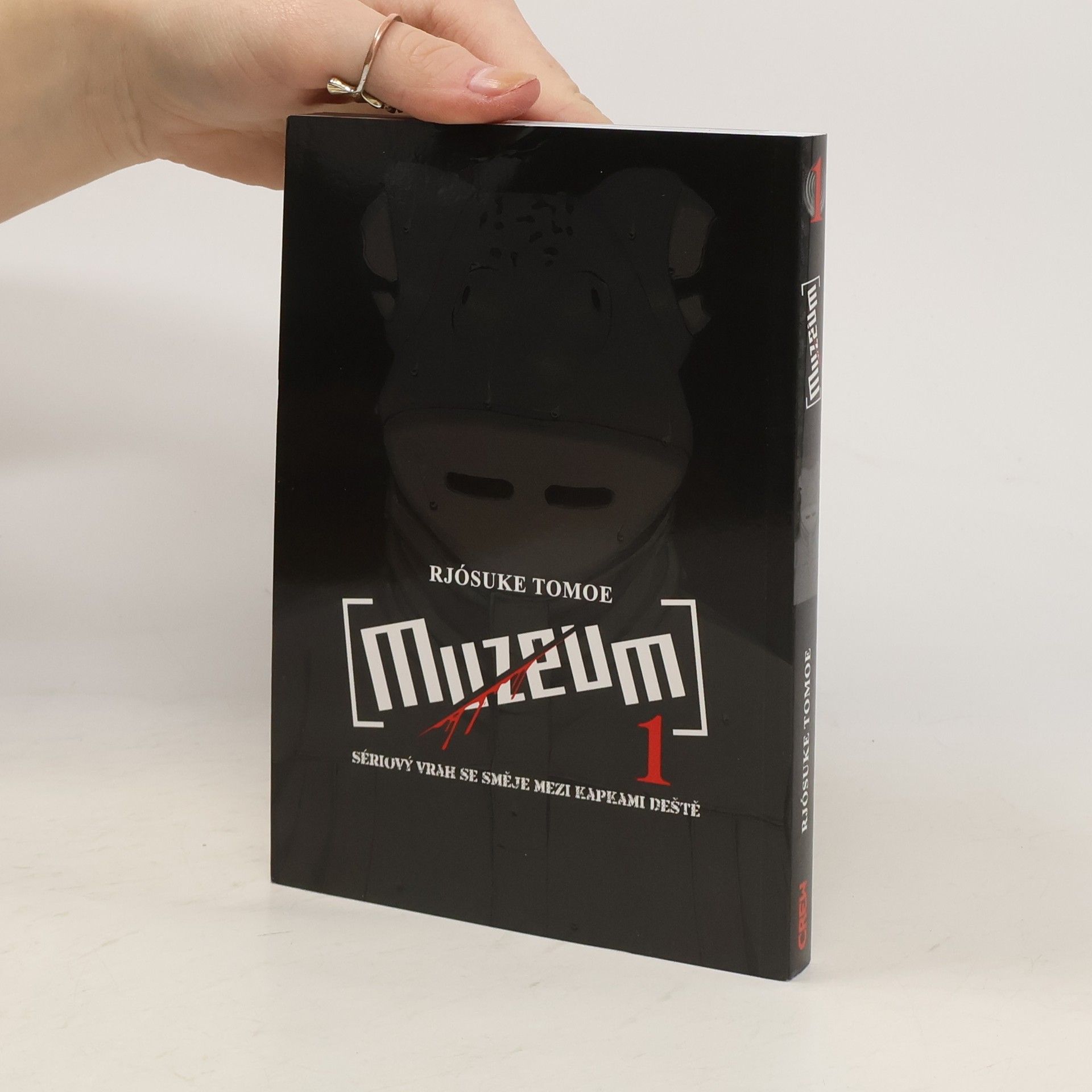 Ryosuke Tomoe Muzeum. Sériový vrah se směje mezi kapkami deště