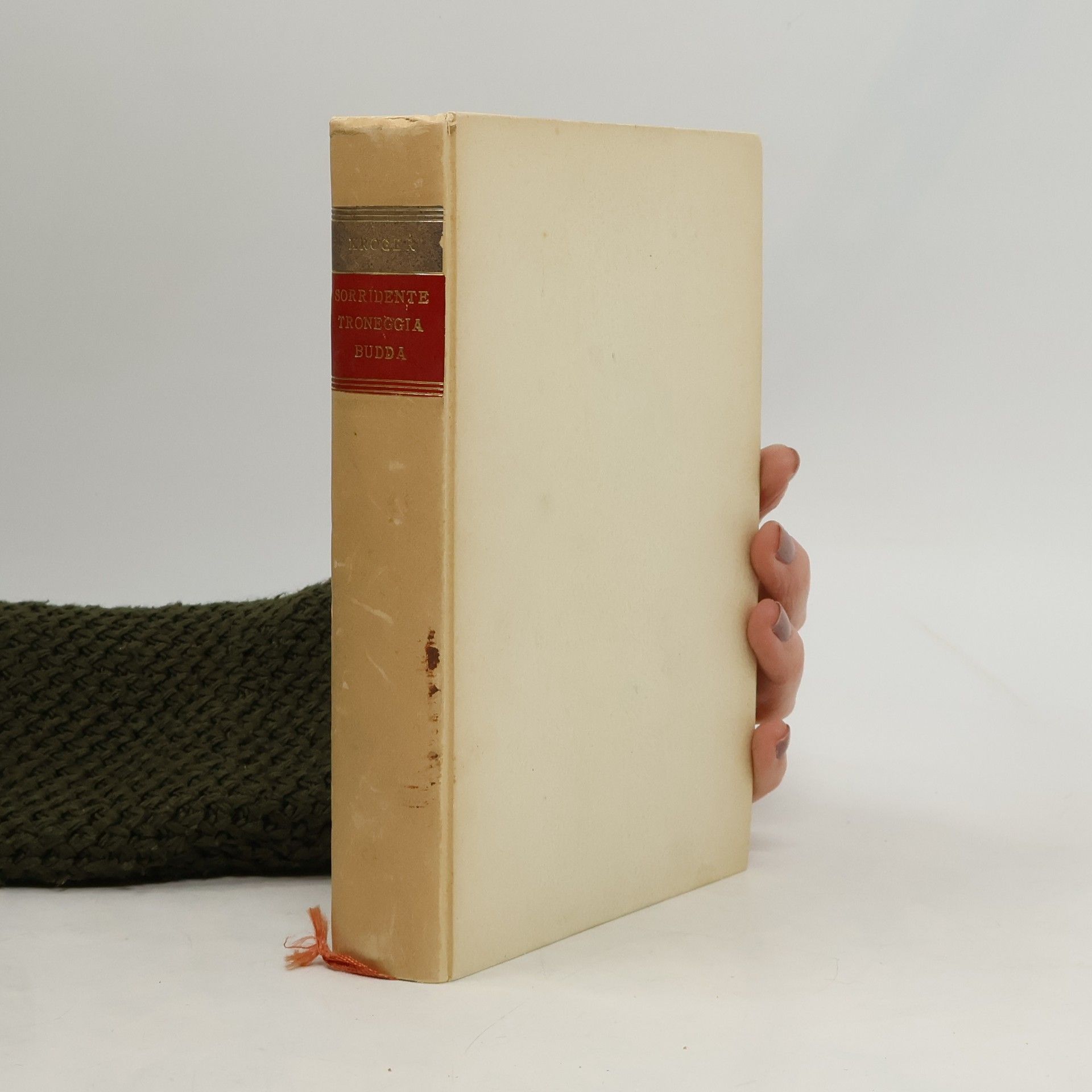 Sorridente troneggia budda