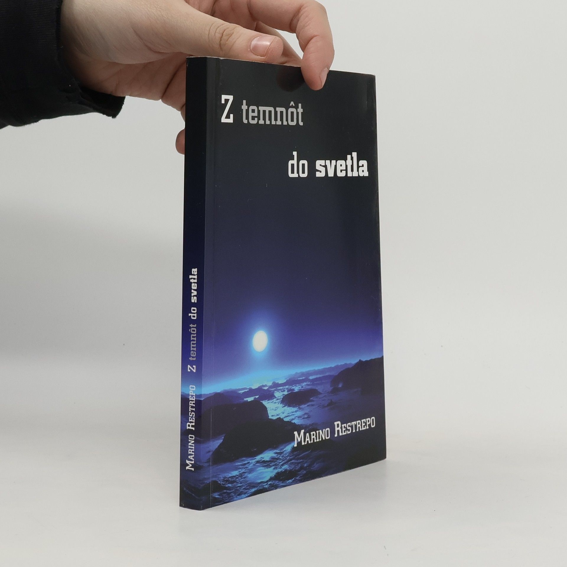 Marino Restrepo Z temnôt do svetla