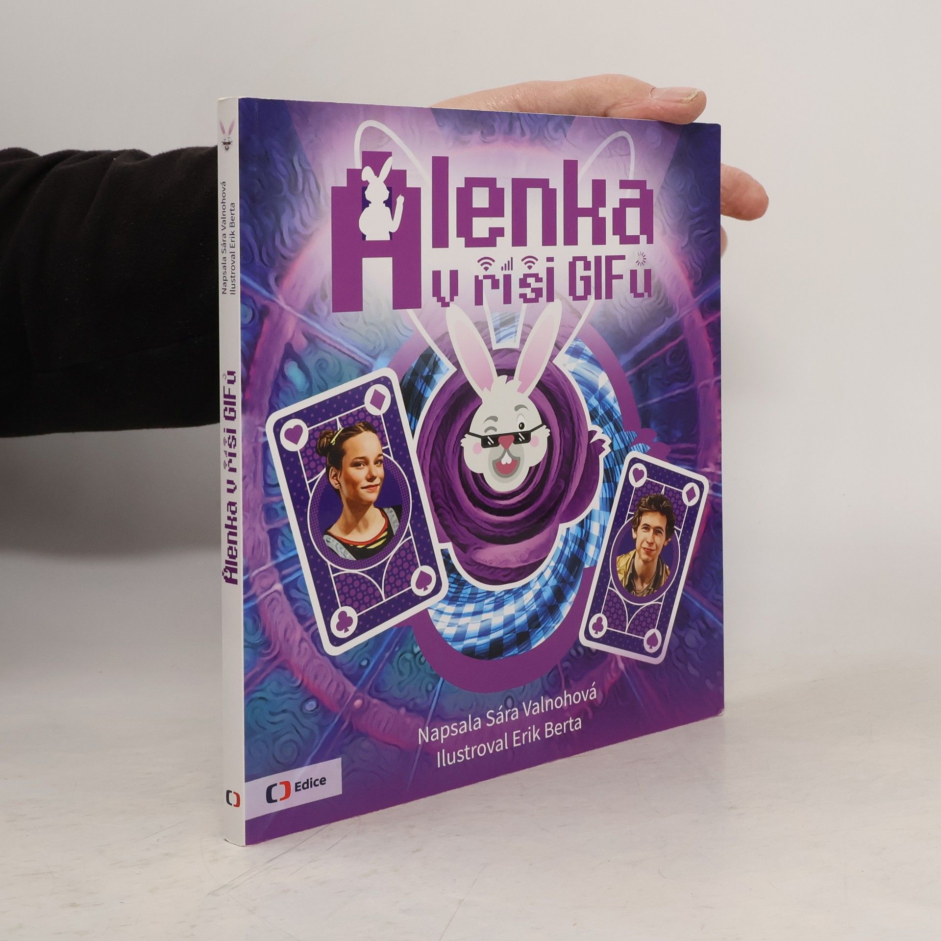 Sára Valnohová Alenka v říši GIFů