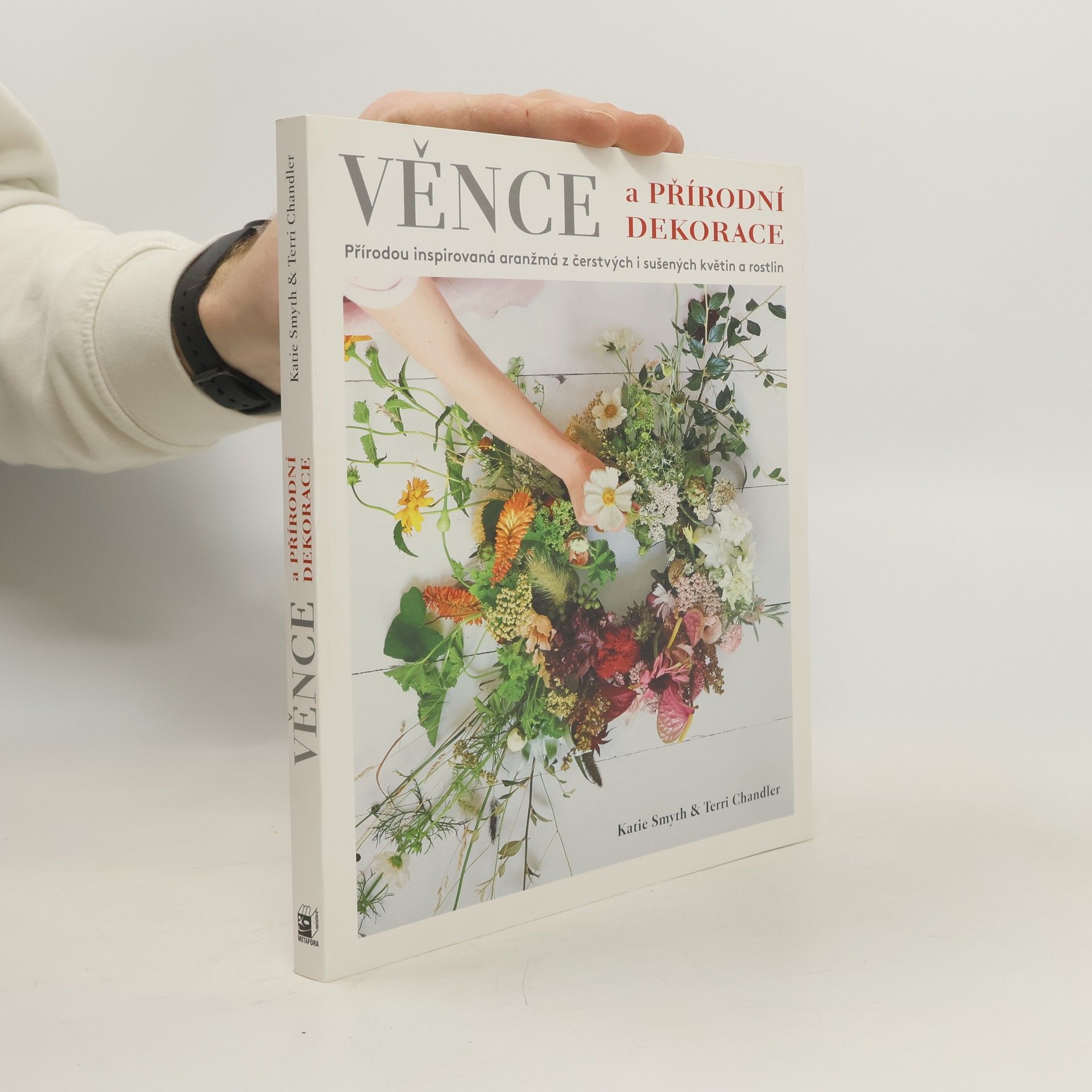 Katie Smyth Věnce a přírodní dekorace