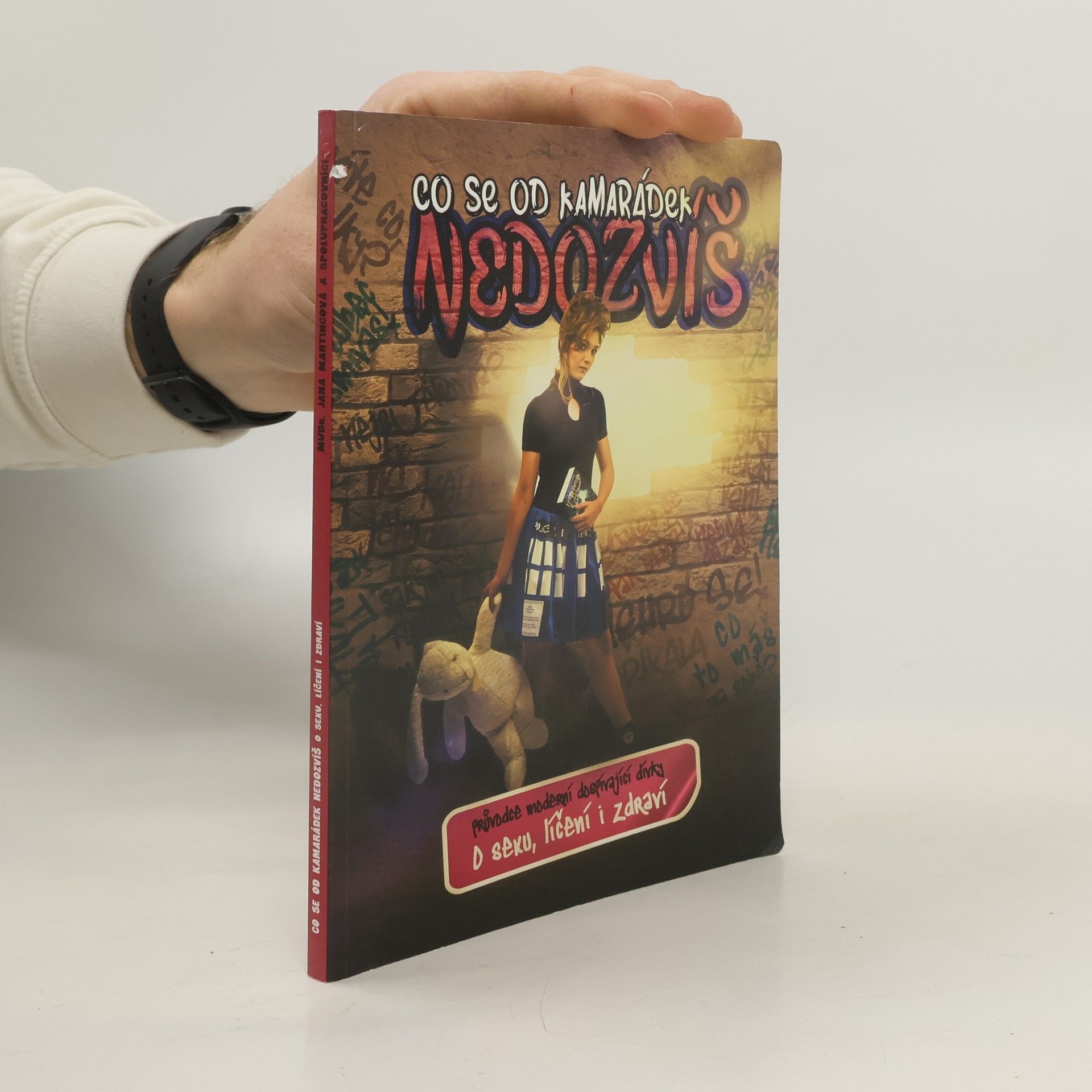 Jana Martinicová Co se od kamarádek nedozvíš: průvodce moderní dospívající dívky: o sexu, líčení i zdraví